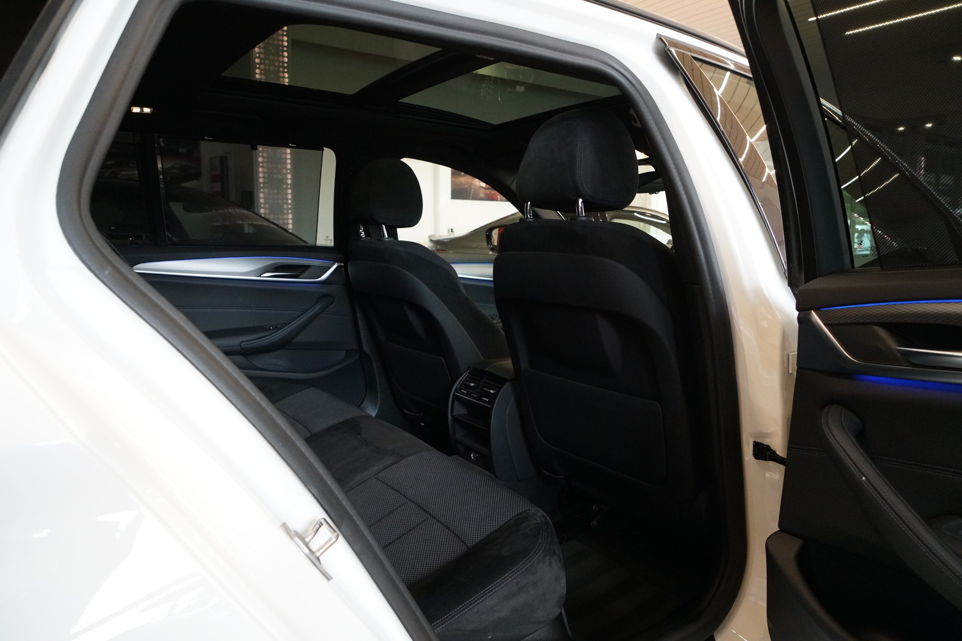 BMW 530d xDrive Touring M-Sport Line Steptronic-image-18