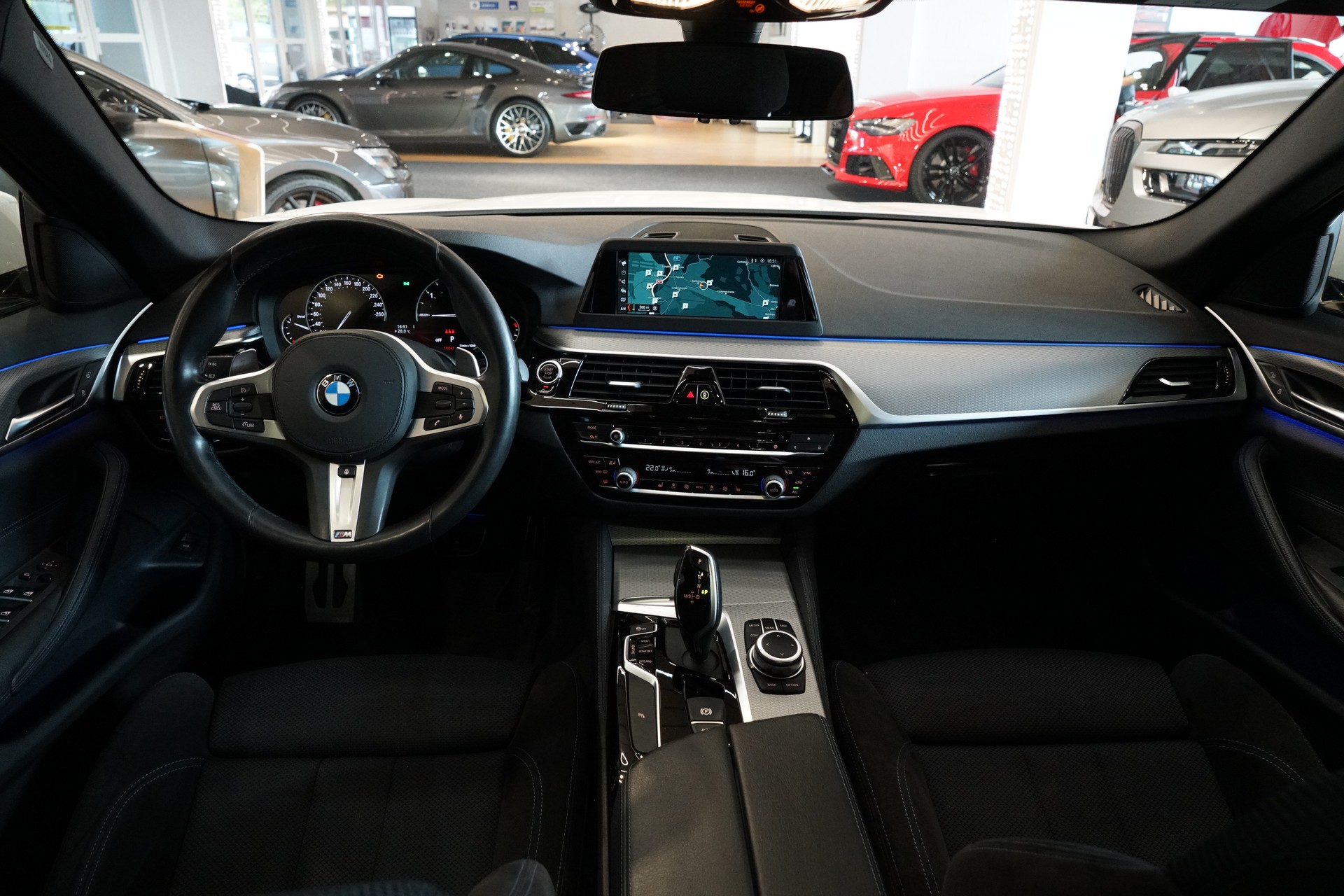 BMW 530d xDrive Touring M-Sport Line Steptronic-image-9