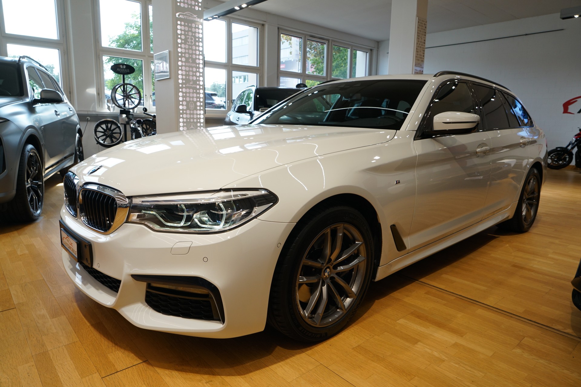 BMW 530d xDrive Touring M-Sport Line Steptronic