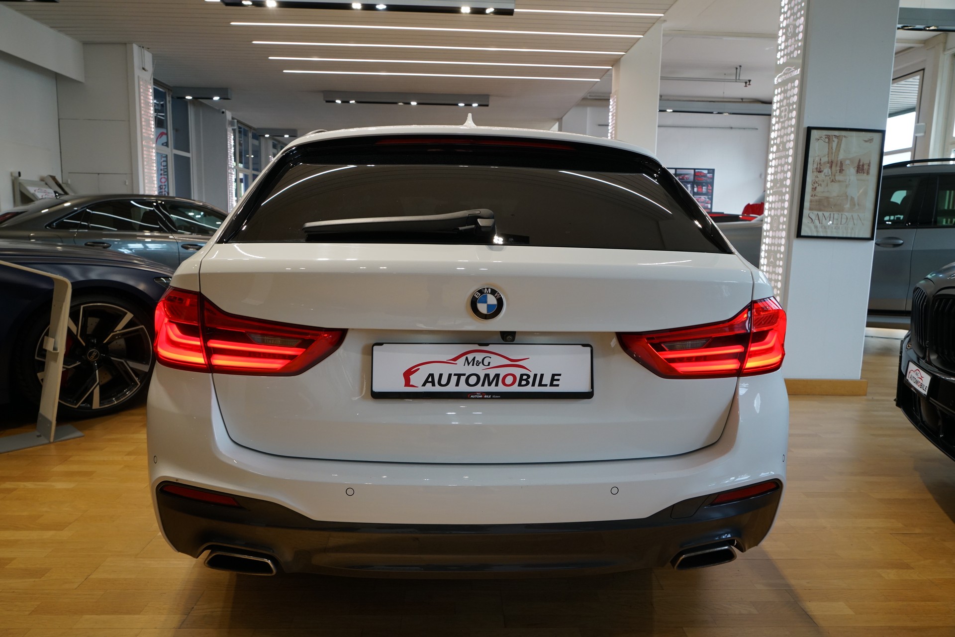 BMW 530d xDrive Touring M-Sport Line Steptronic-image-5