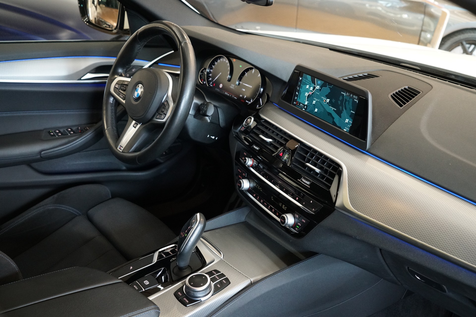 BMW 530d xDrive Touring M-Sport Line Steptronic-image-21