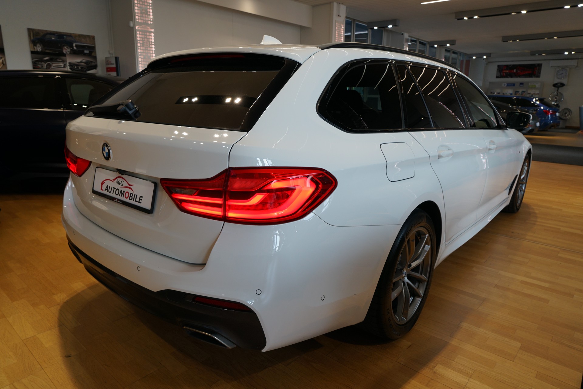 BMW 530d xDrive Touring M-Sport Line Steptronic-image-6