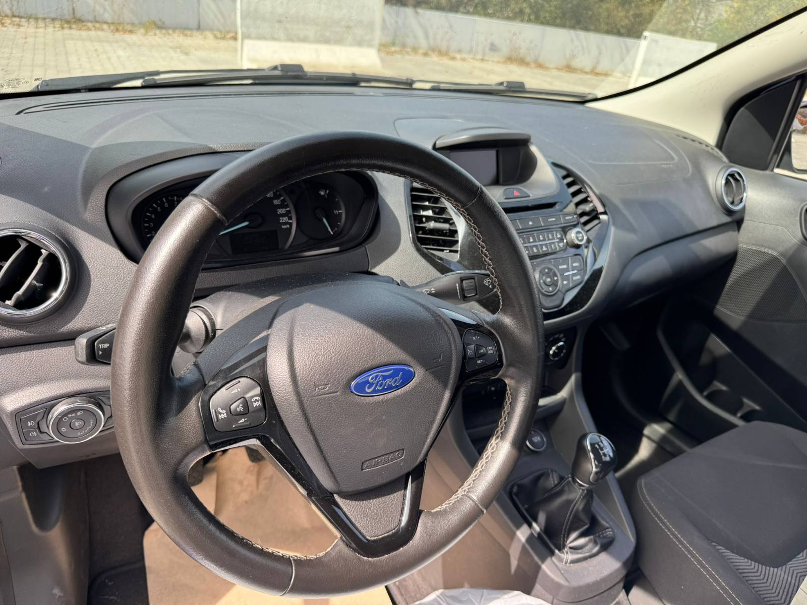 FORD KA+ 1.2 Ti-VCT White Edition-showroom-element-3
