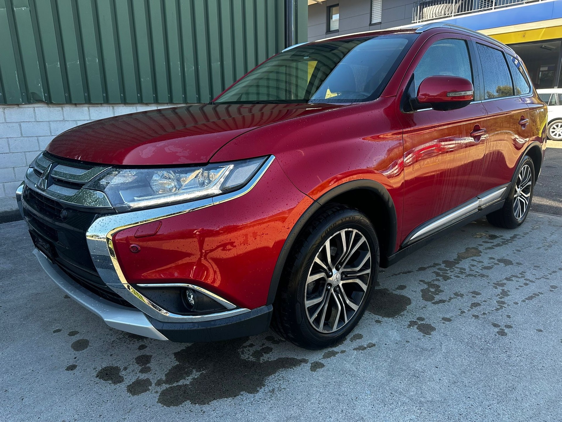 MITSUBISHI Outlander 2.2 DID Diamond 4WD Automatic