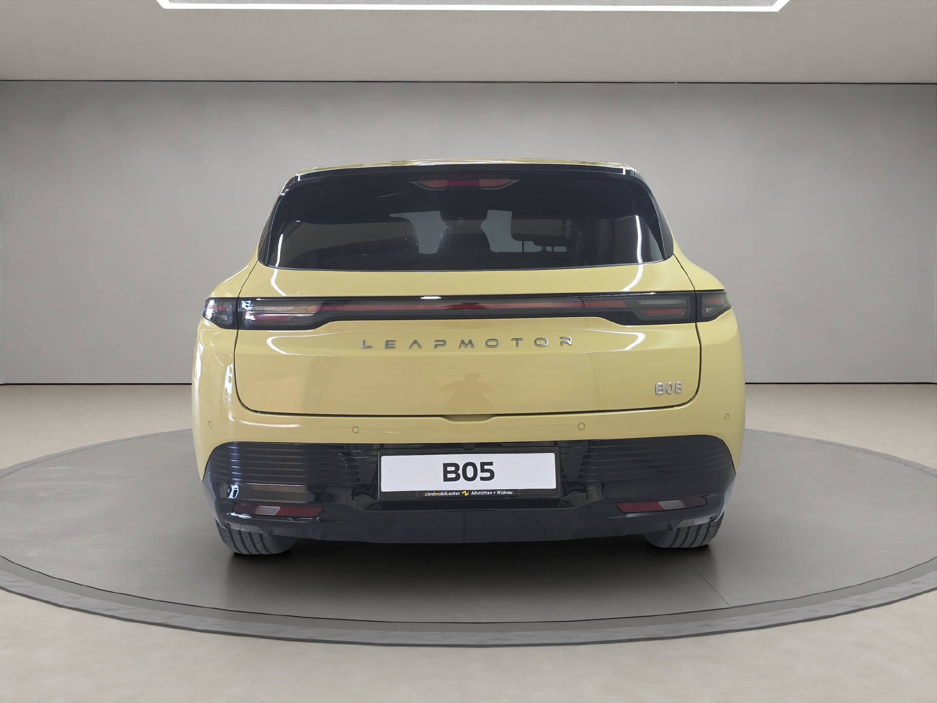 LEAPMOTOR B05 EV-image-3