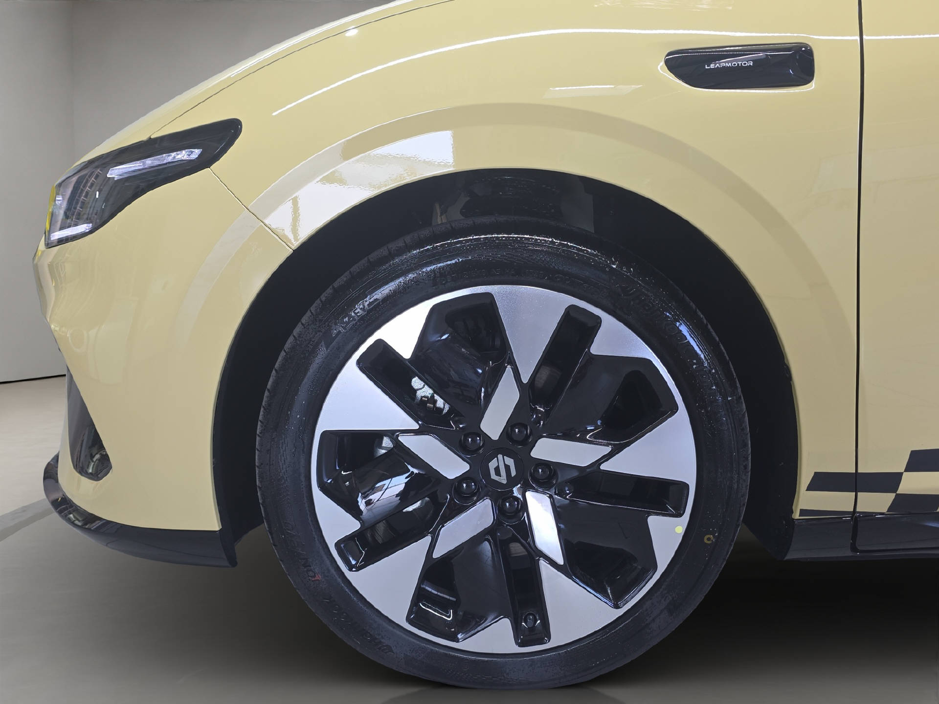 LEAPMOTOR B05 EV-image-10