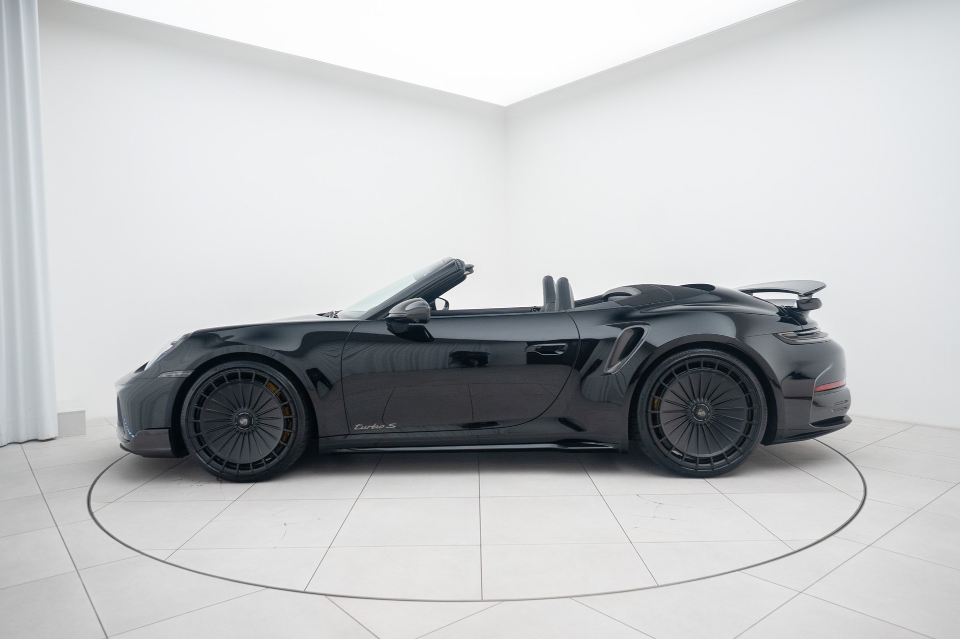 PORSCHE 911 Turbo S Cabriolet Vossen-showroom-element-1