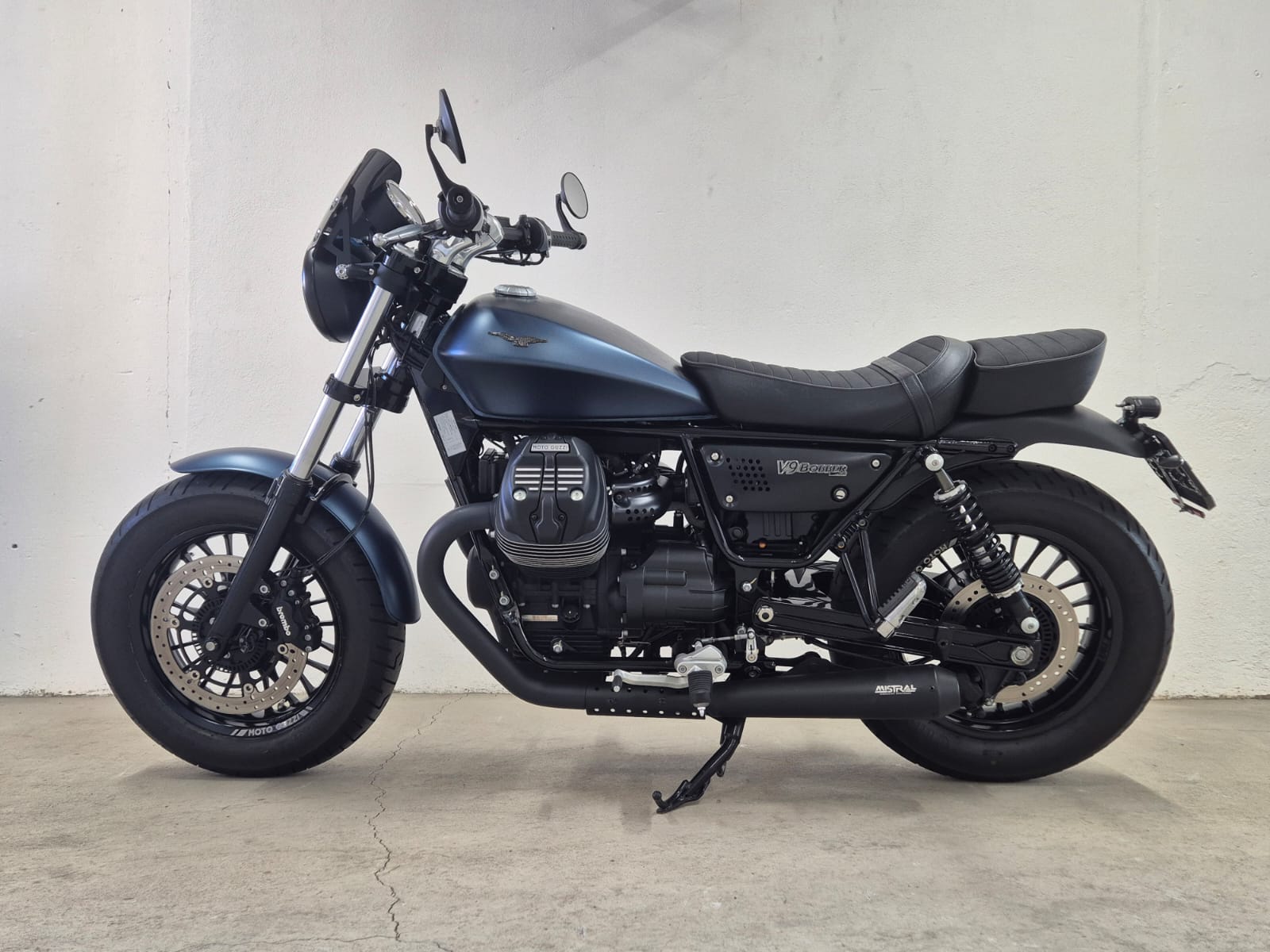 MOTO GUZZI V9 Bobber 850 ABS-image-1