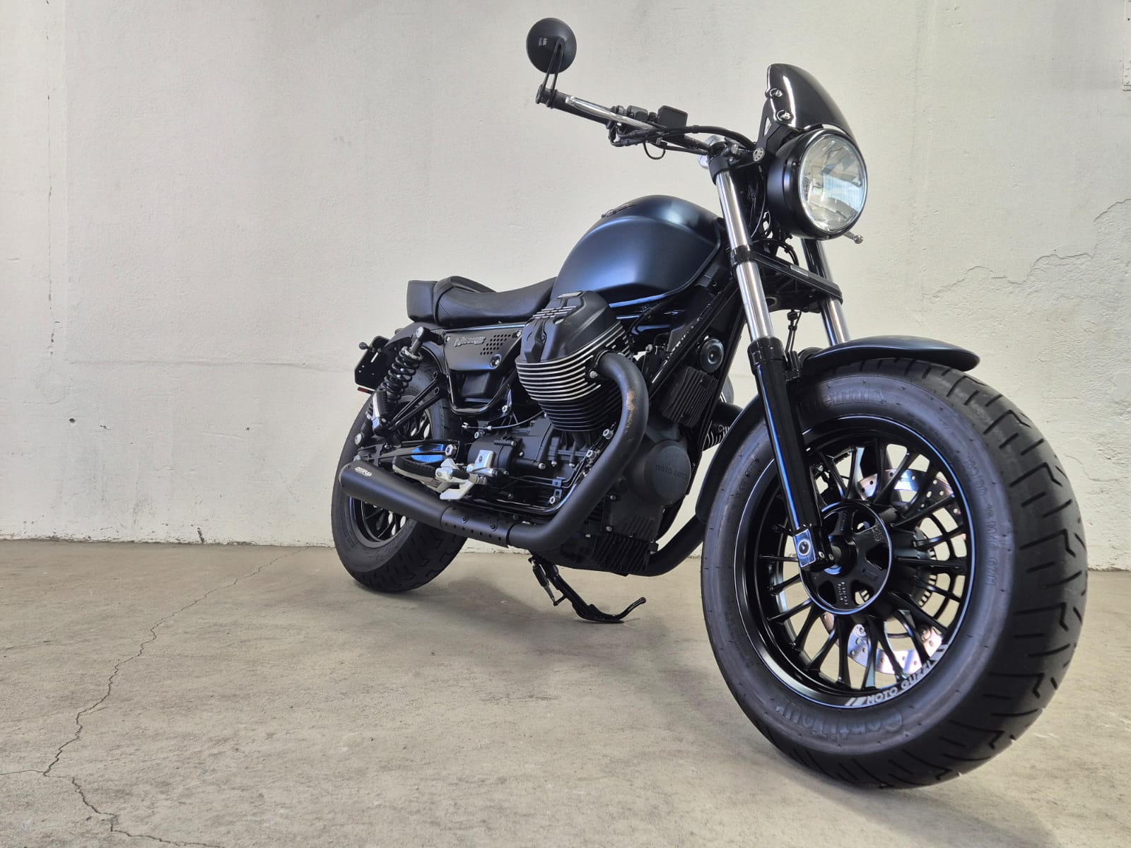 MOTO GUZZI V9 Bobber 850 ABS-image-2