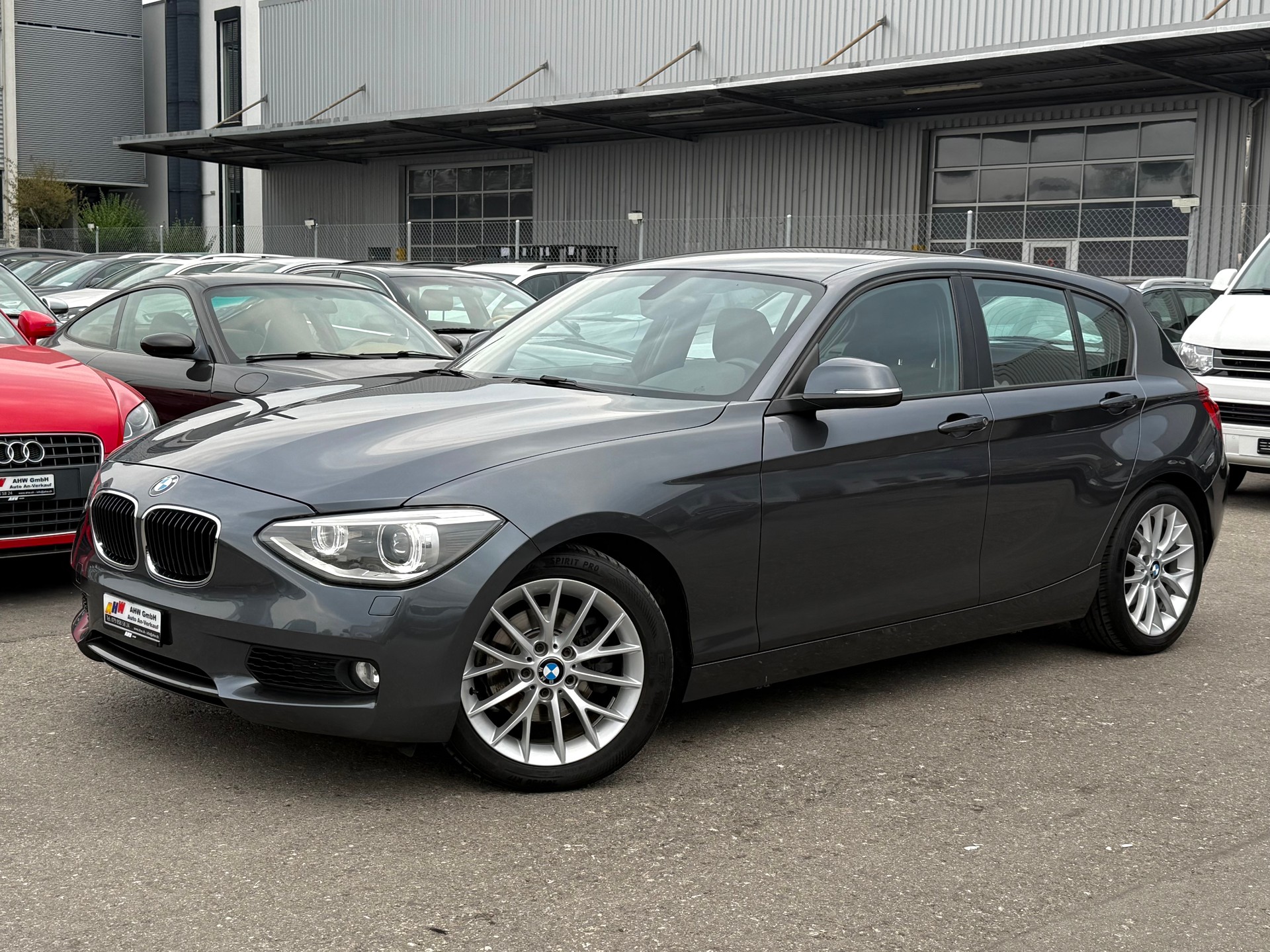 BMW 118i / Frisch ab MFK & Service / 8-fach bereift / Leder / Sitzheizung / Xenon / PDC