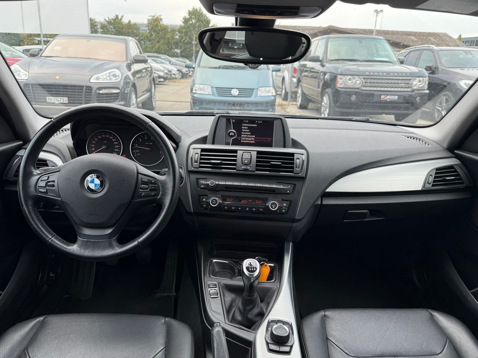 BMW 118i / Frisch ab MFK & Service / 8-fach bereift / Leder / Sitzheizung / Xenon / PDC-image-8