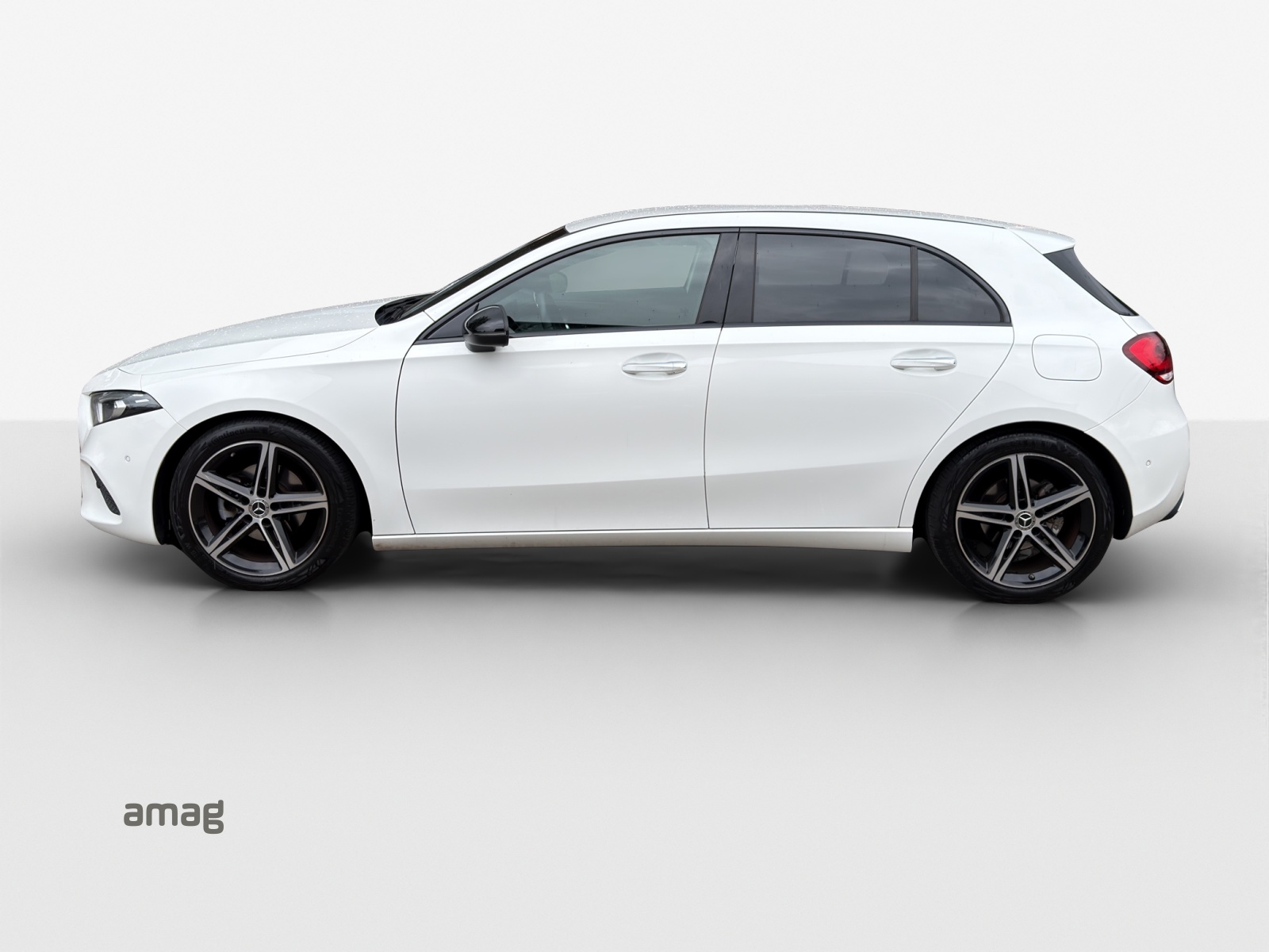 MERCEDES-BENZ A 180 Night Star 7G-DCT-showroom-element-1