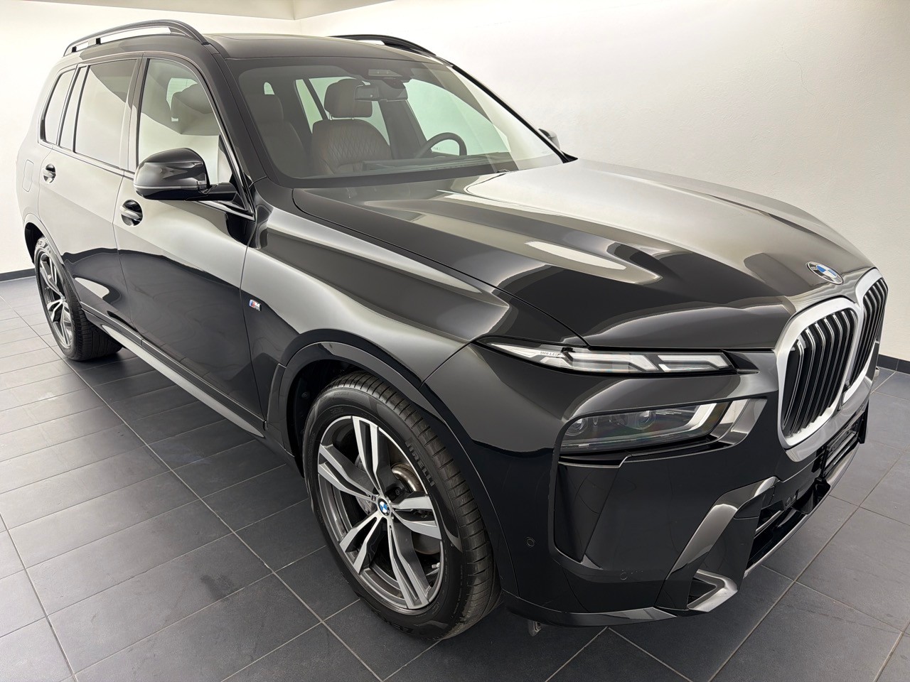 BMW X7 xDr 48V 40i M Sport-showroom-element-3