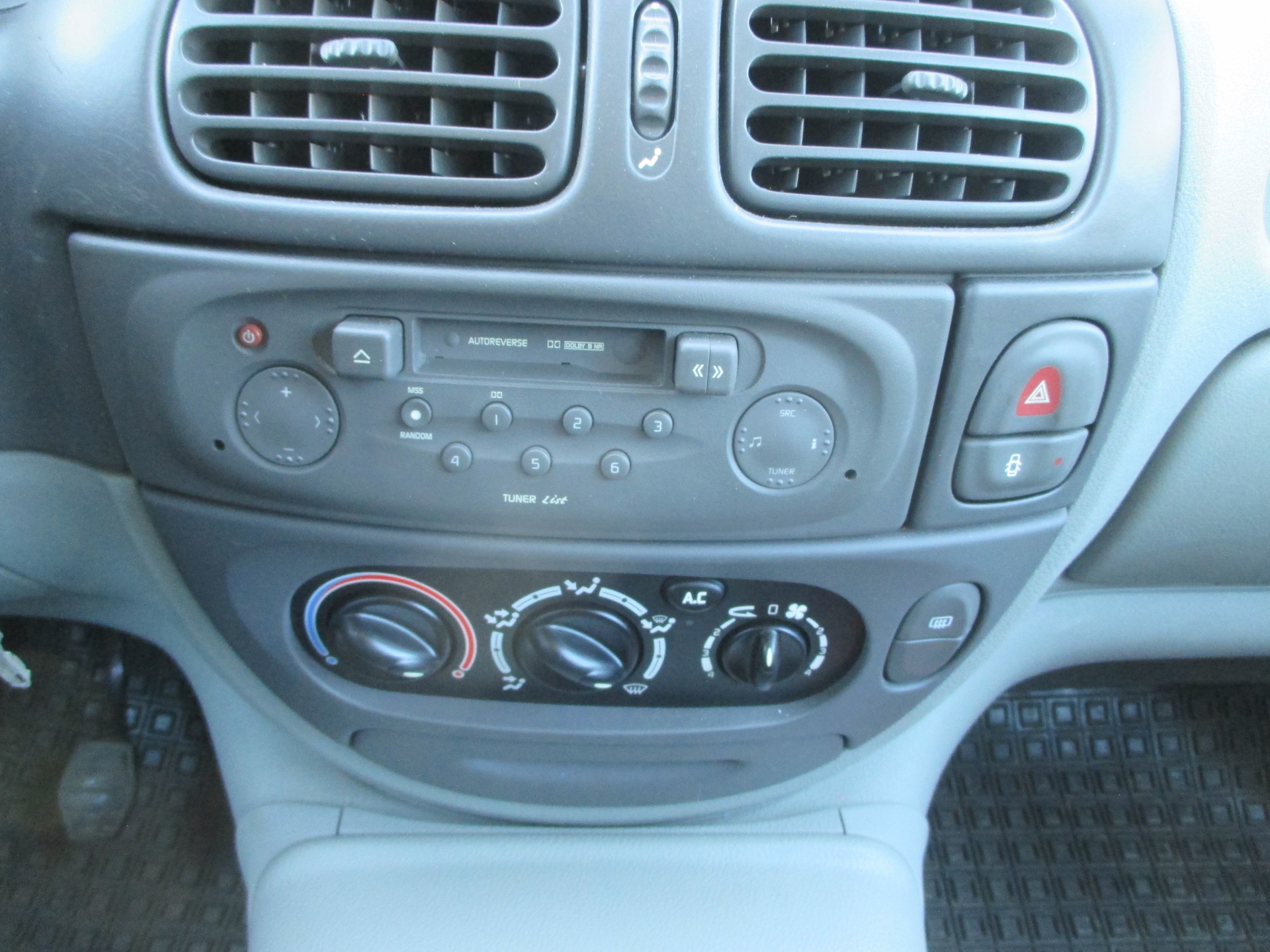 RENAULT Scénic 2.0 16V Expression-image-12