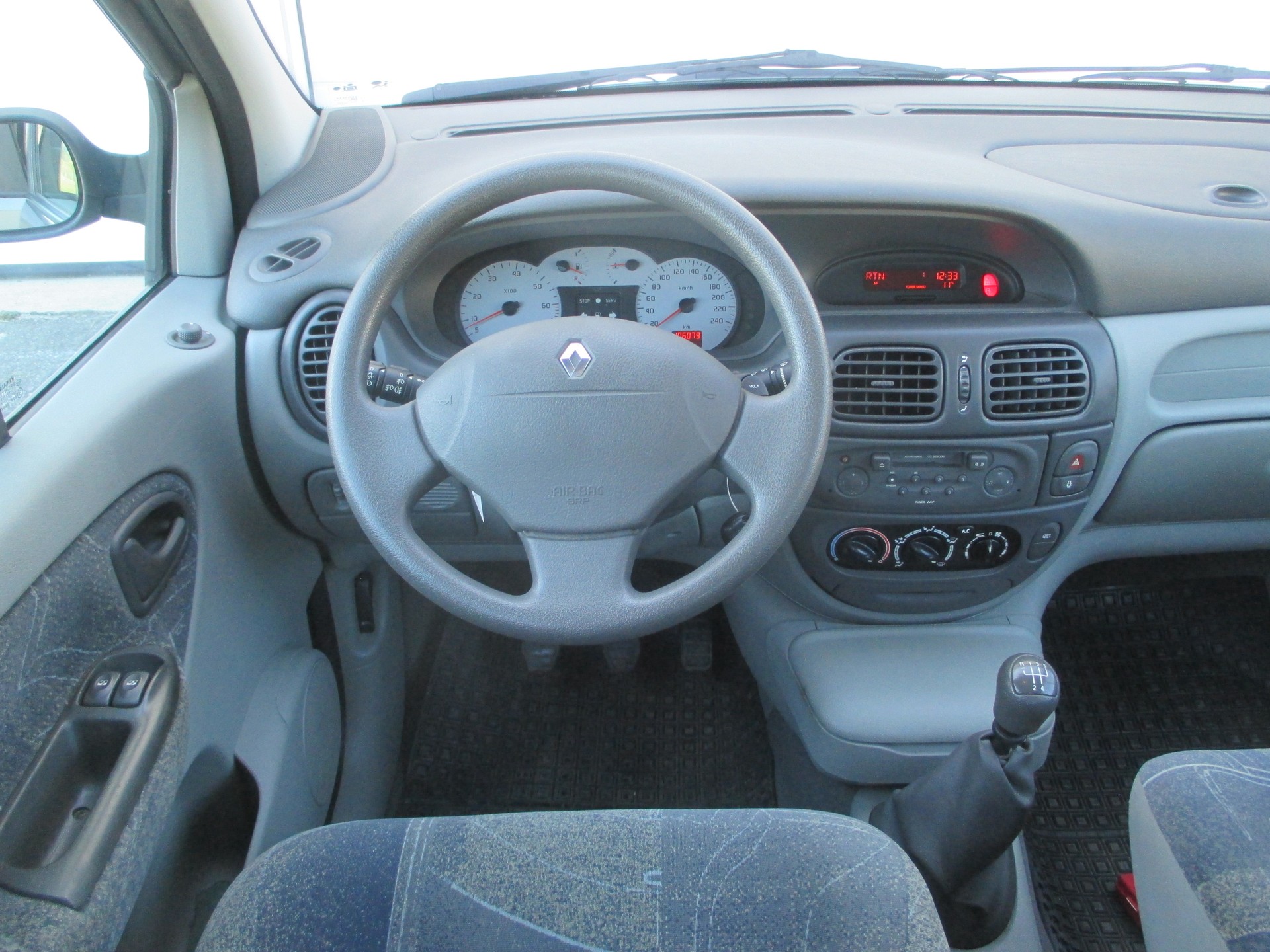 RENAULT Scénic 2.0 16V Expression-image-11