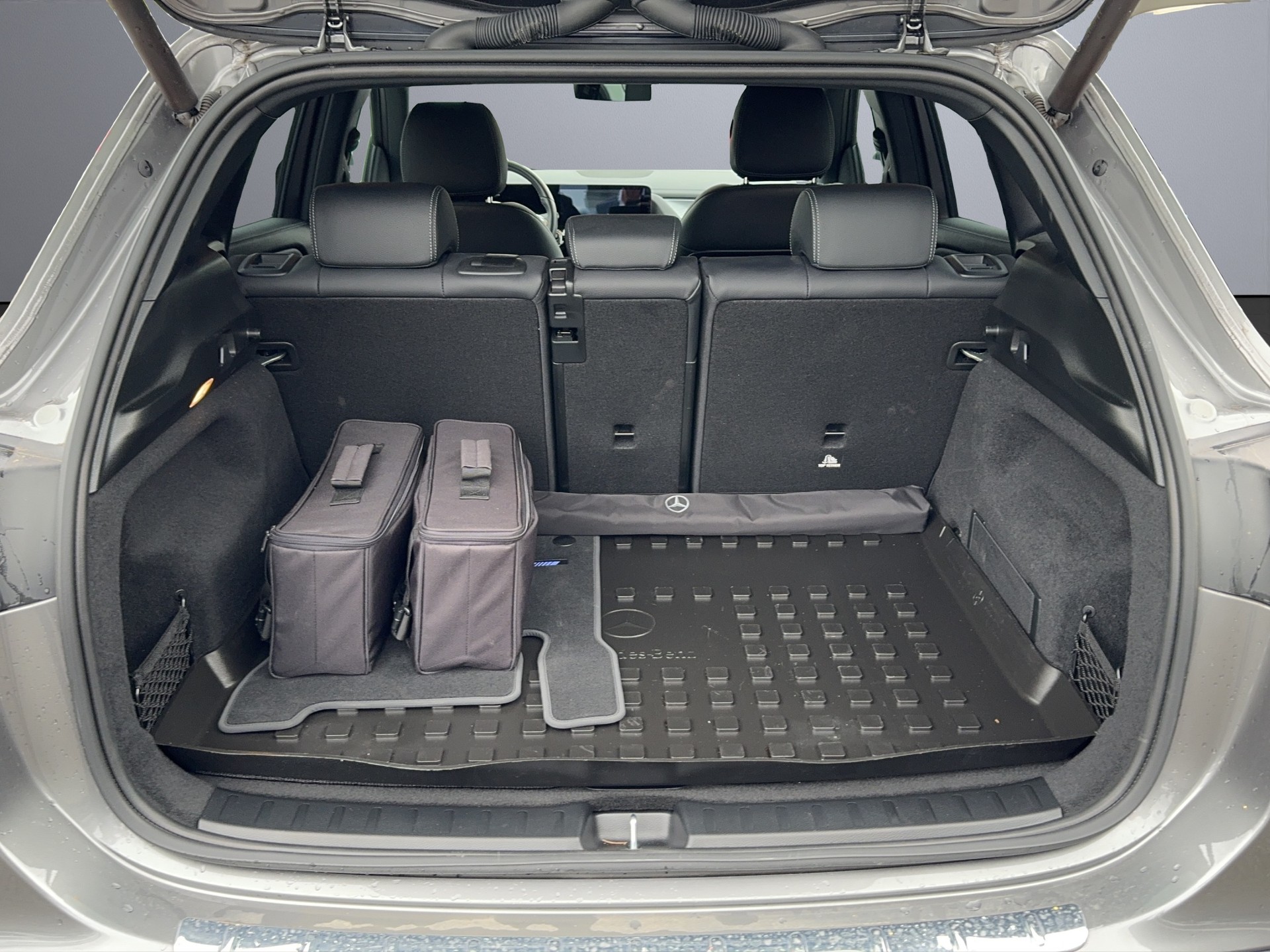 MERCEDES-BENZ EQA 350 4Matic-image-16
