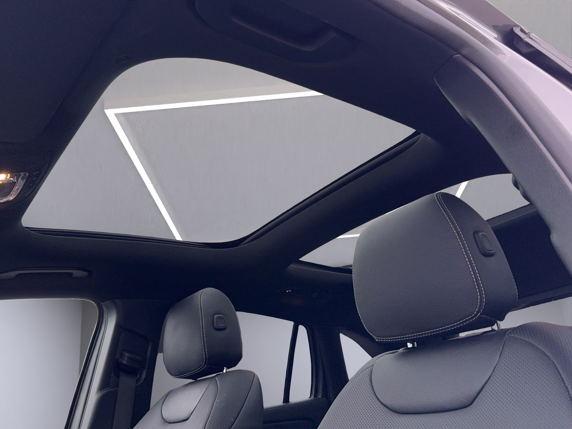 MERCEDES-BENZ EQA 350 4Matic-image-17