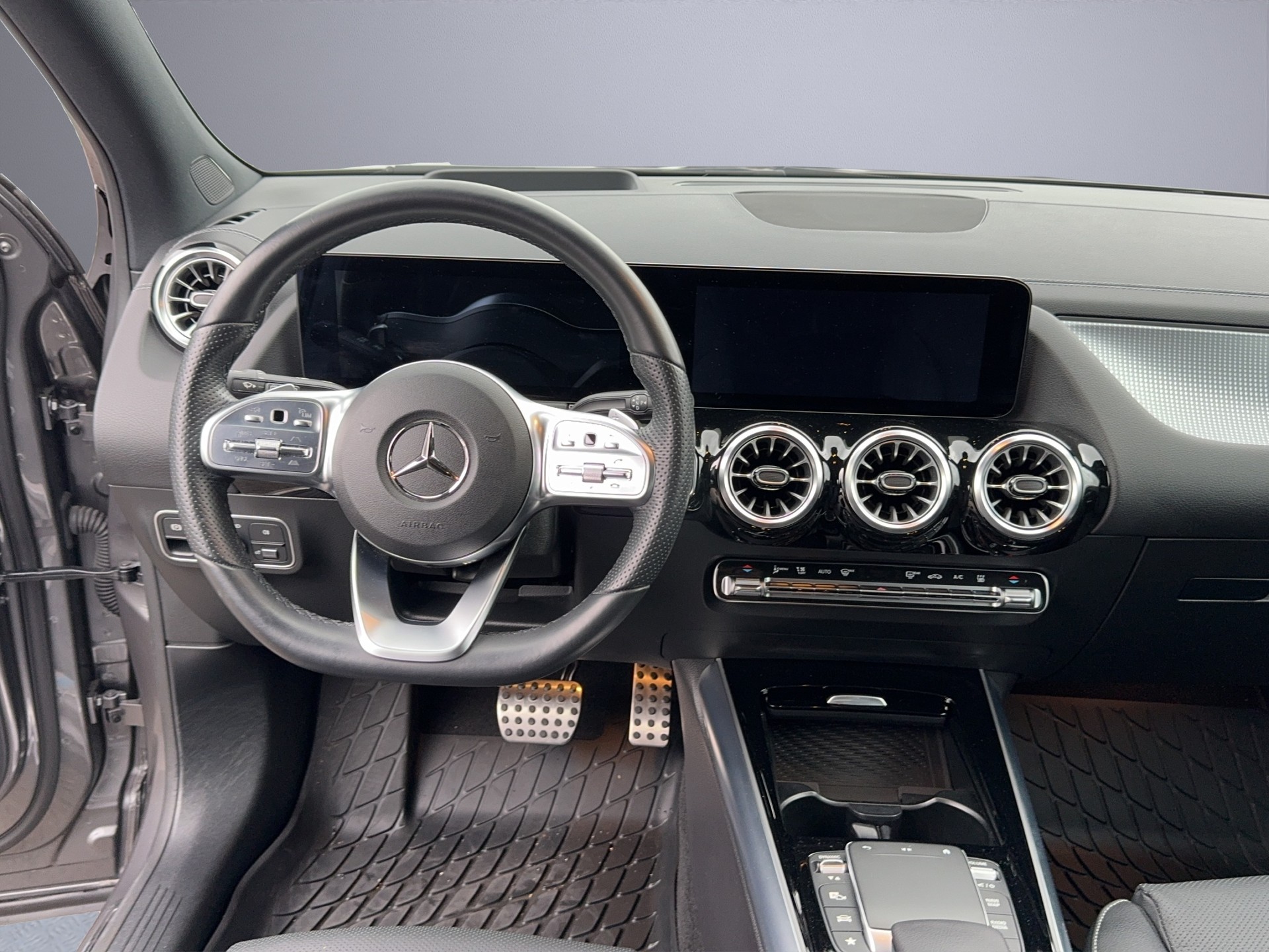 MERCEDES-BENZ EQA 350 4Matic-image-12