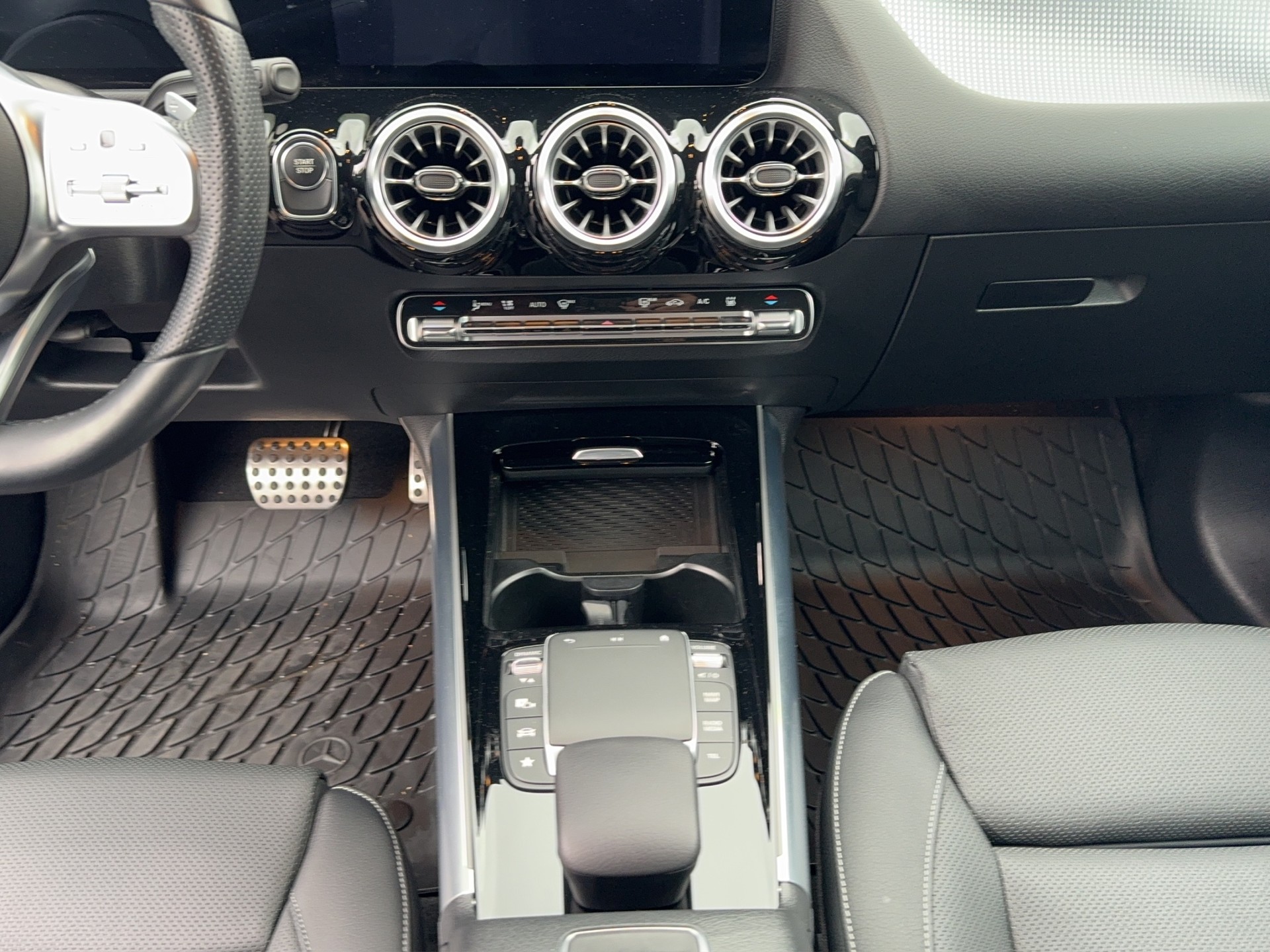 MERCEDES-BENZ EQA 350 4Matic-image-13