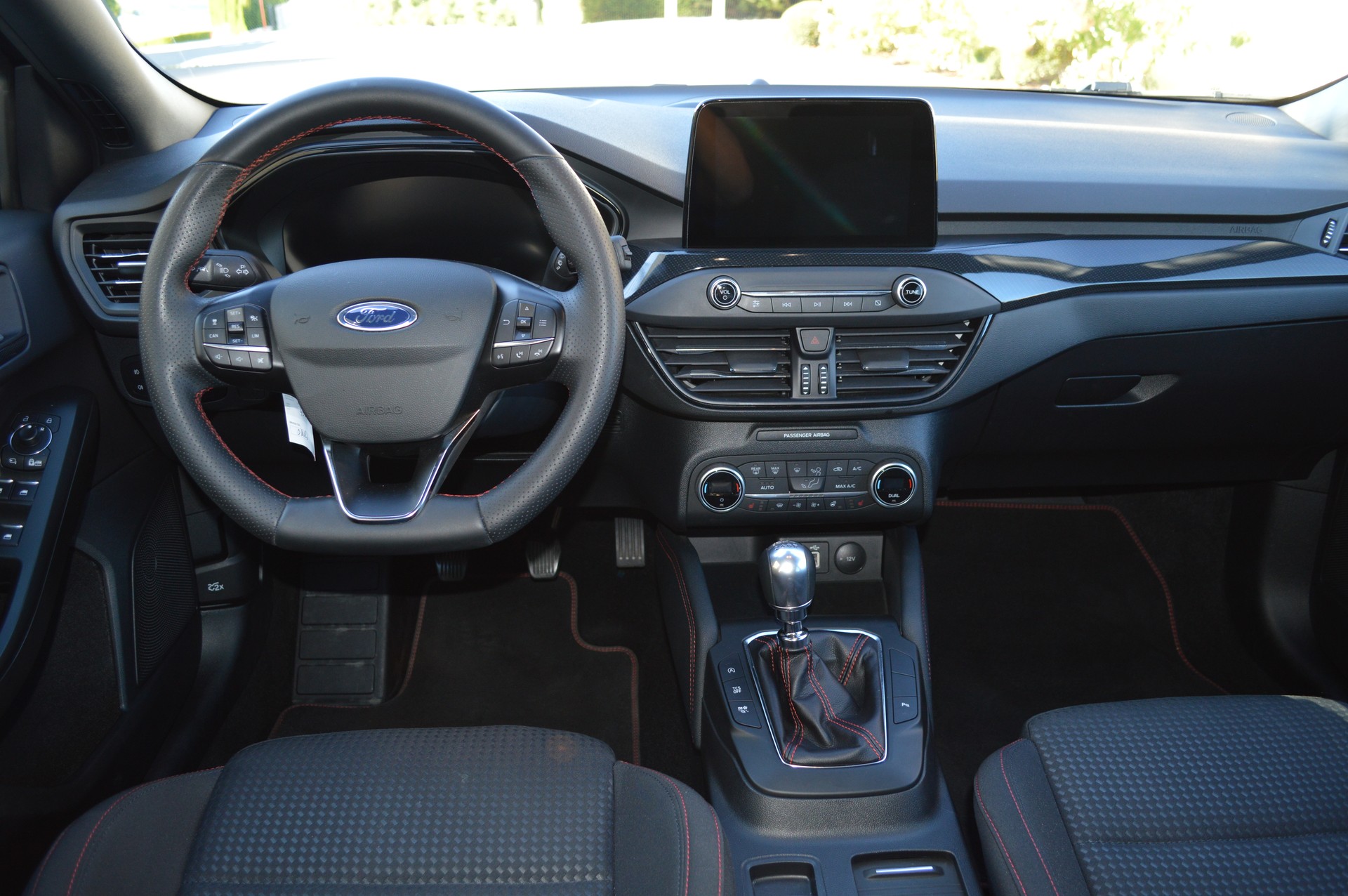 FORD Focus 1.0 MHEV ST-Line X-image-6