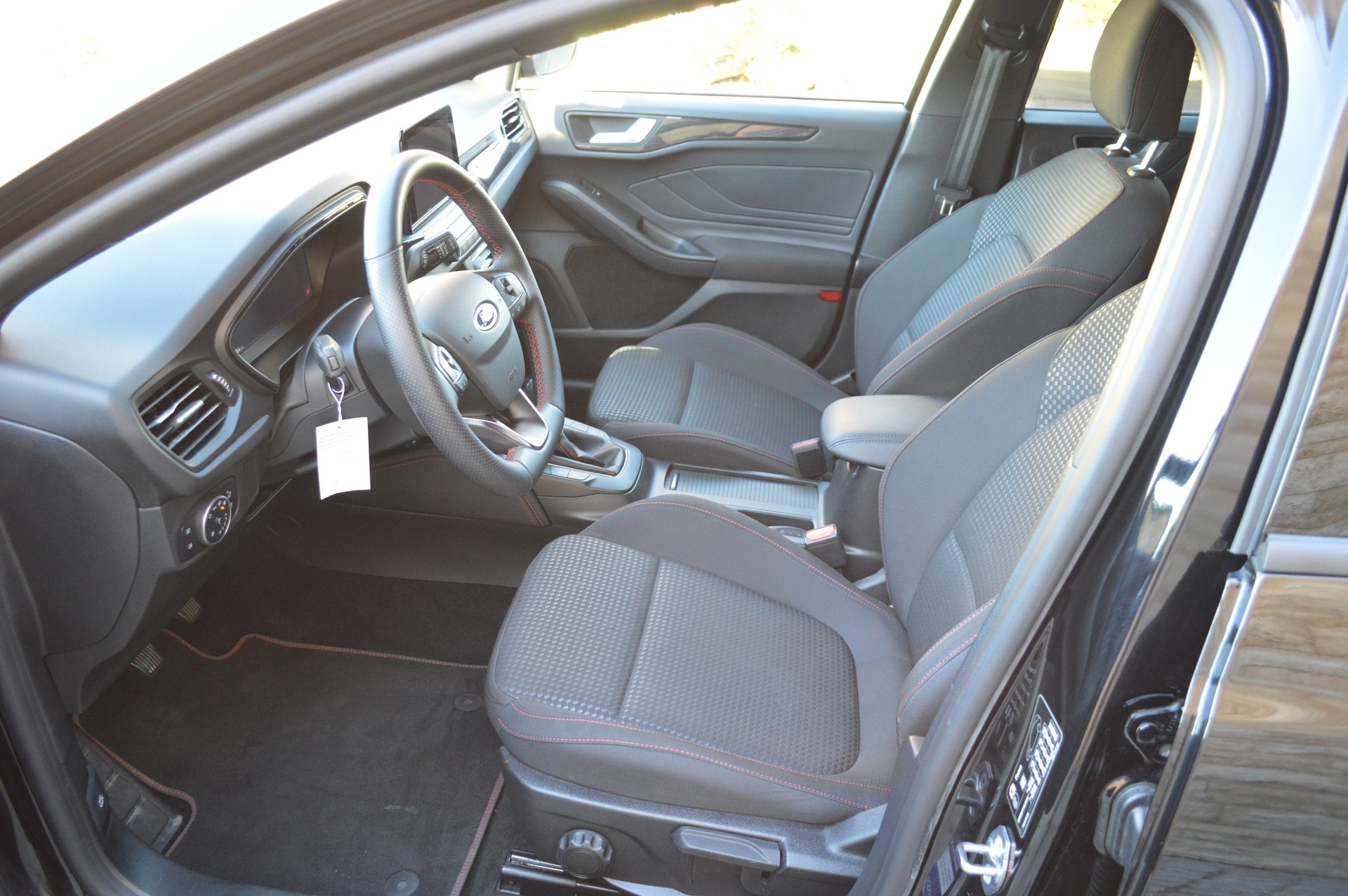FORD Focus 1.0 MHEV ST-Line X-image-5