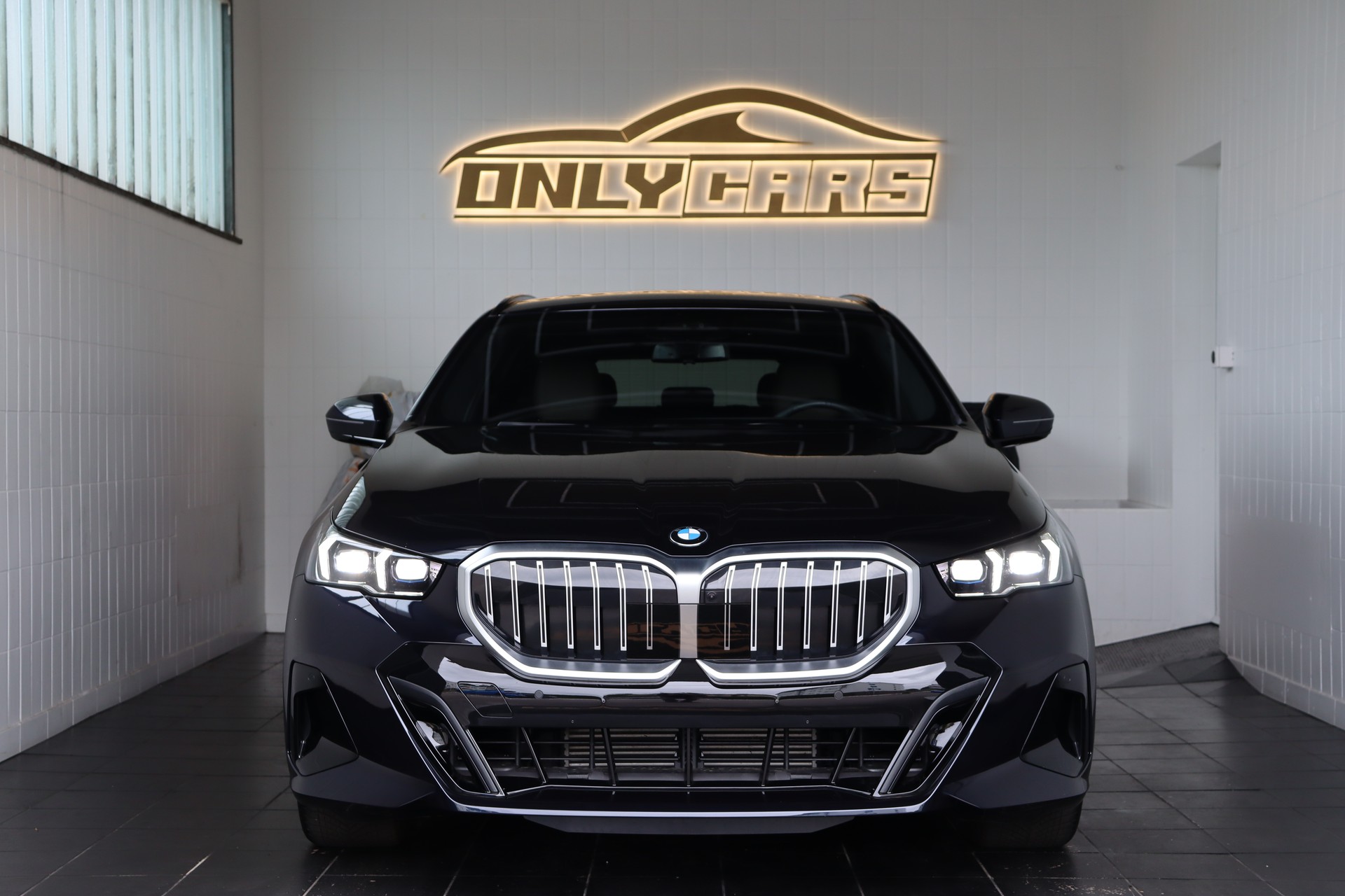 BMW 540d XDRIVE 48V TOURING M SPORT STEPTRONIC ** FAHRASSISTENZ-PAKET ** BOWERS & WILKINS ** 360 GRA PARK-PAKET **-showroom-element-1
