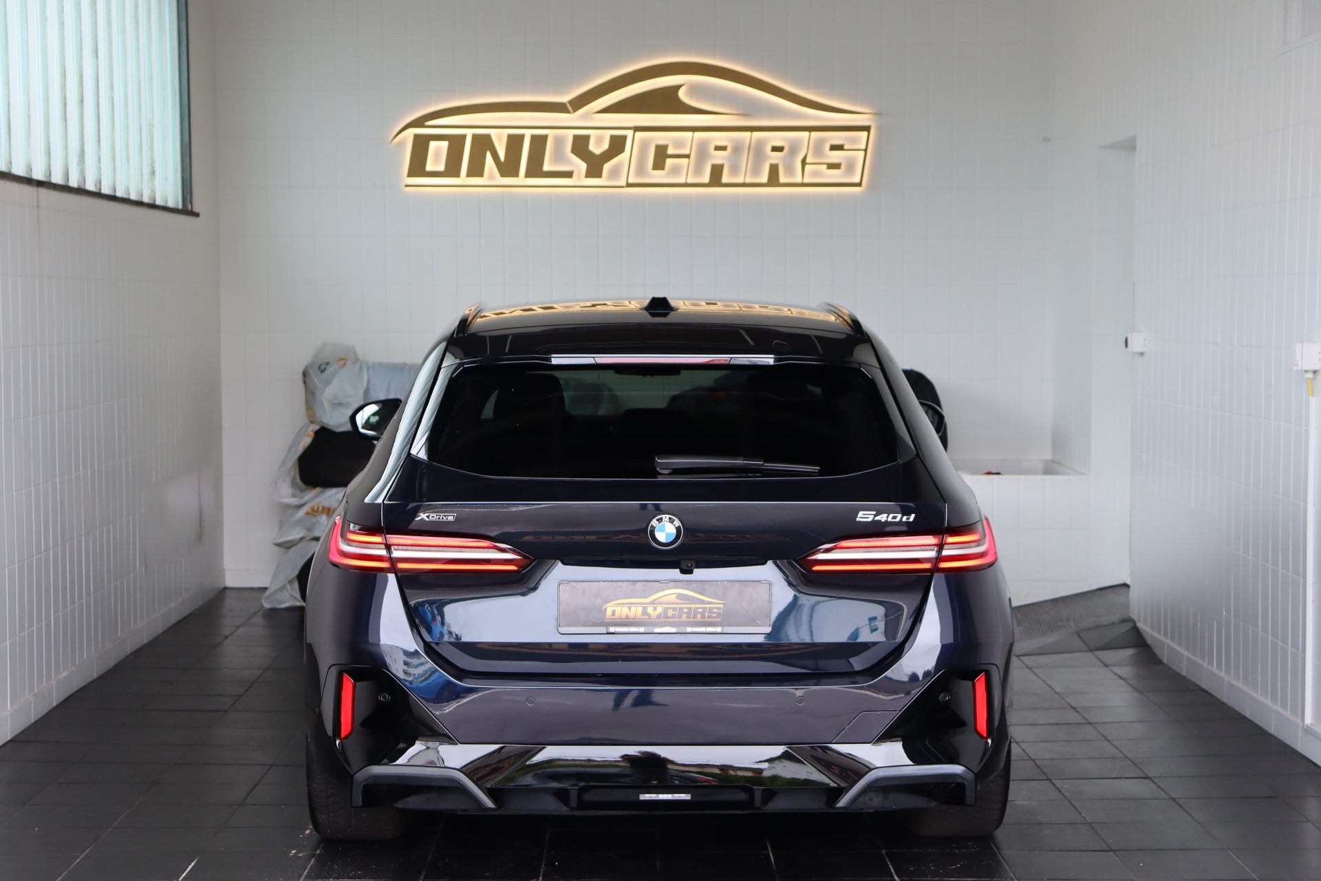 BMW 540d XDRIVE 48V TOURING M SPORT STEPTRONIC ** FAHRASSISTENZ-PAKET ** BOWERS & WILKINS ** 360 GRA PARK-PAKET **-image-4