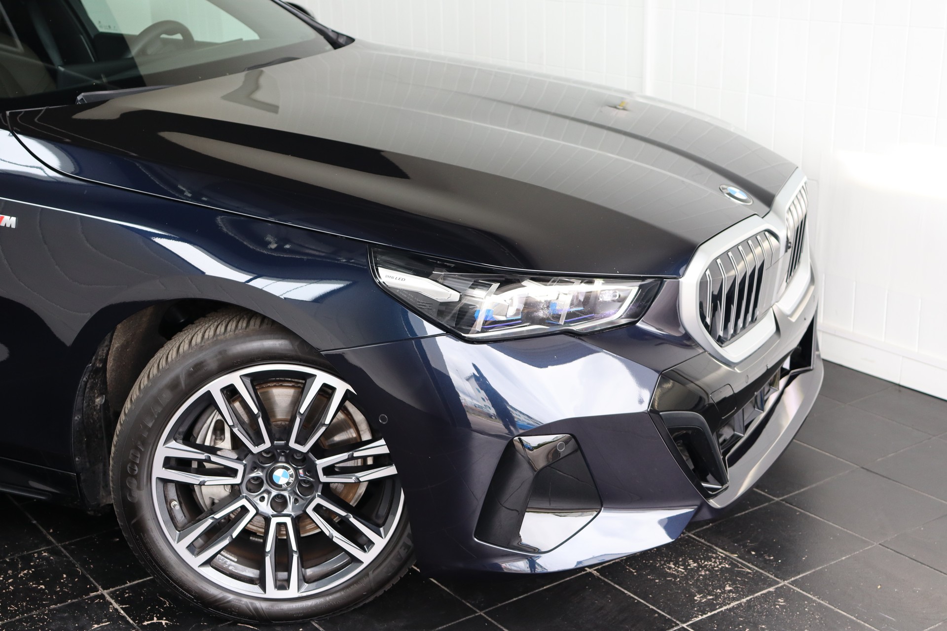 BMW 540d XDRIVE 48V TOURING M SPORT STEPTRONIC ** FAHRASSISTENZ-PAKET ** BOWERS & WILKINS ** 360 GRA PARK-PAKET **-showroom-element-3