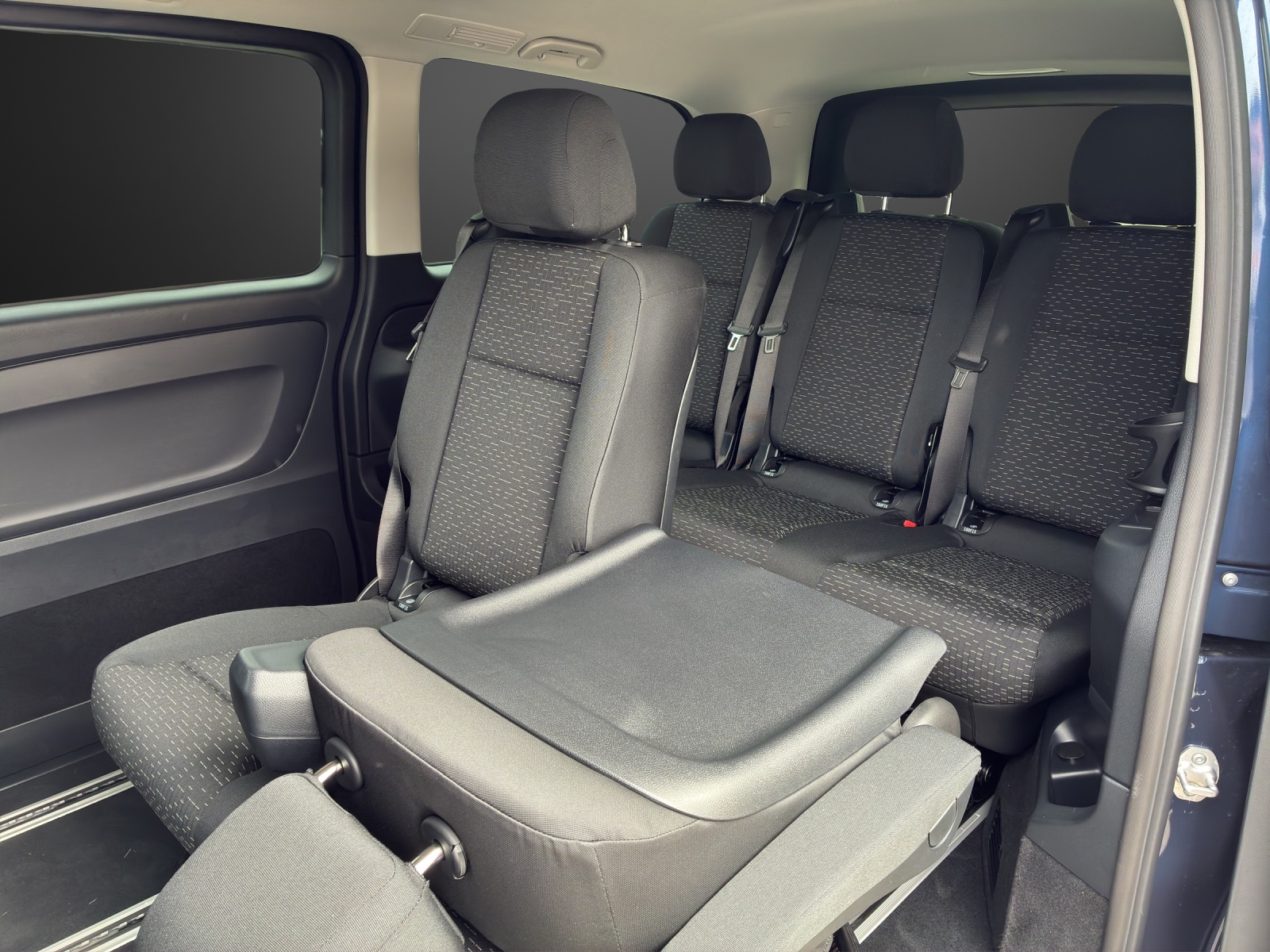 MERCEDES-BENZ Vito 116 CDI Lang Tourer 9G-Tronic 4M Select-image-10