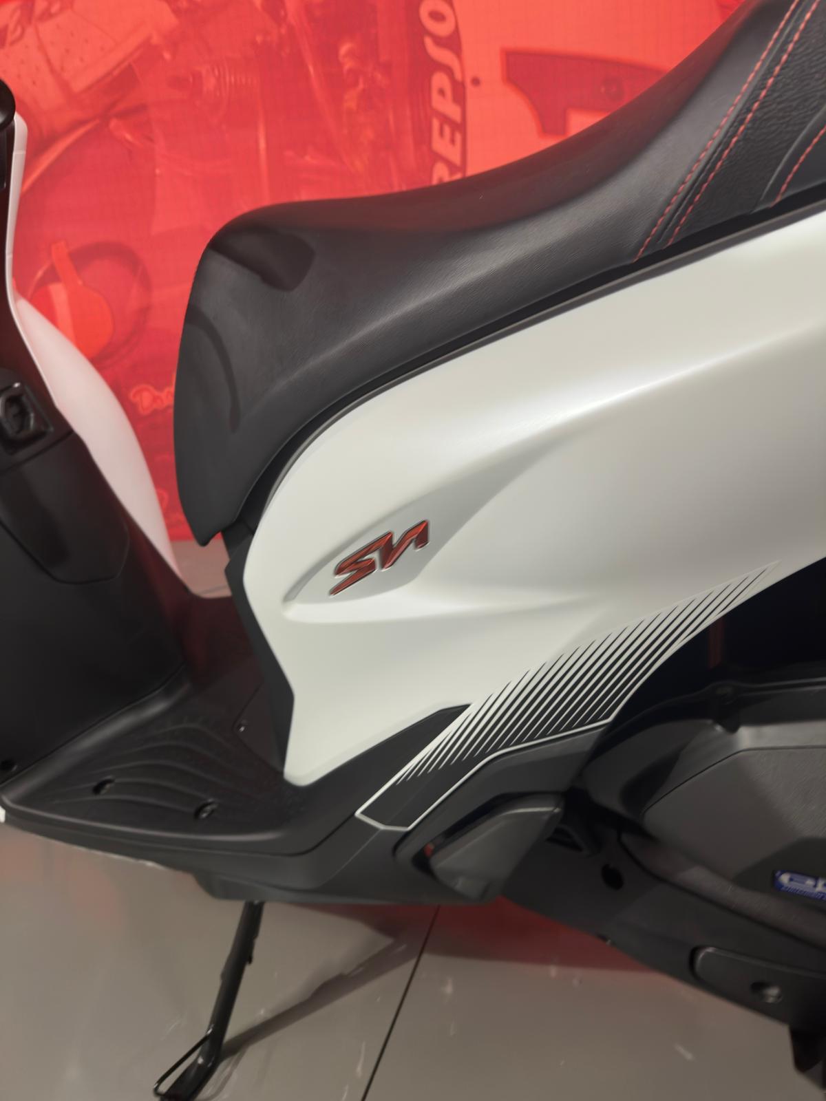 HONDA SH 125 + *Matte Pearl Cool White**DEMO-BIKE*-image-6