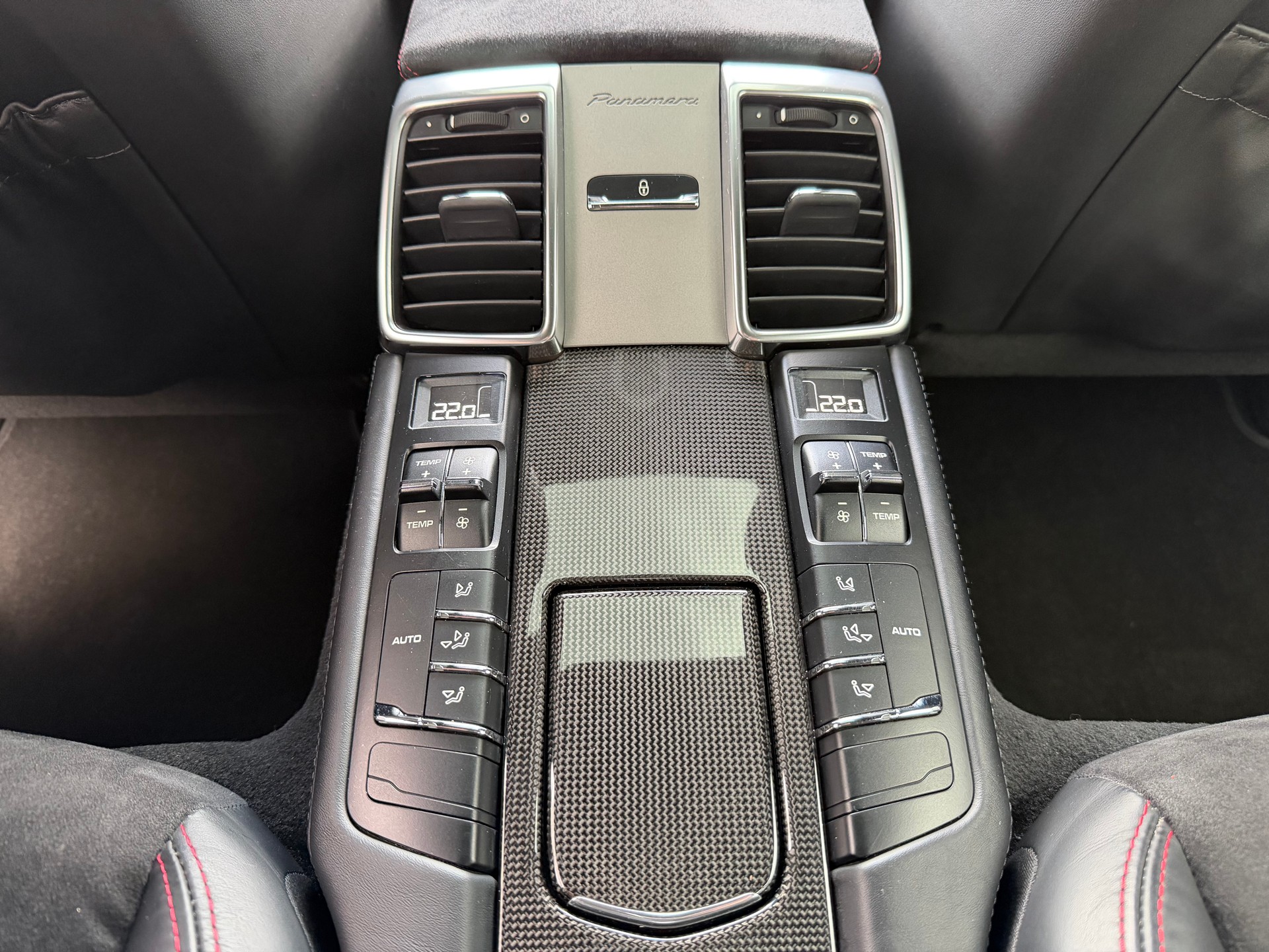 PORSCHE Panamera GTS 4.8 PDK-image-8