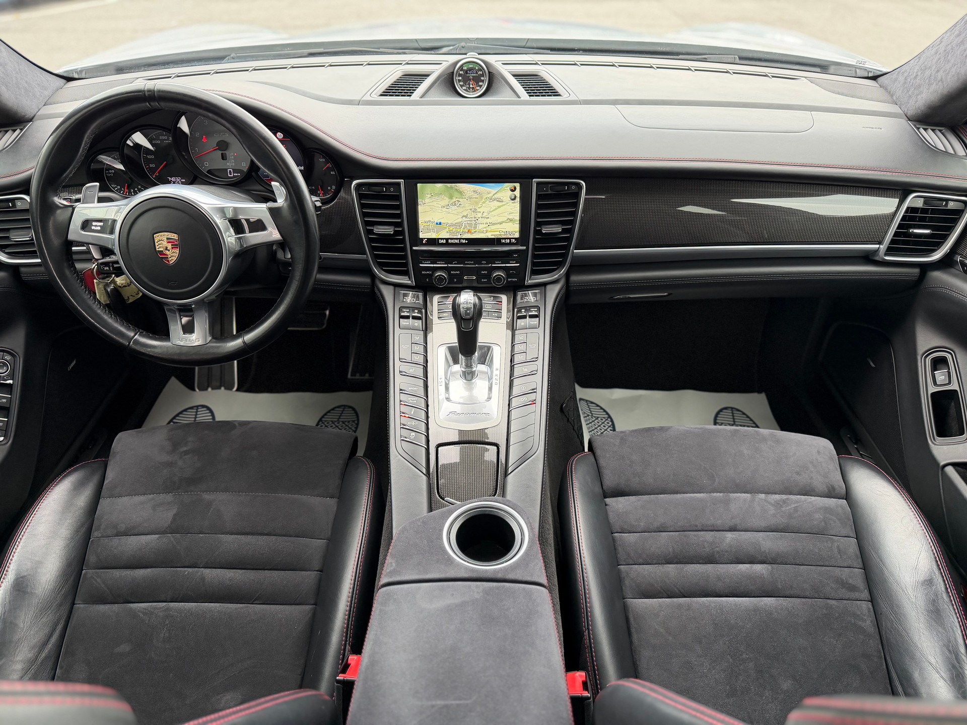 PORSCHE Panamera GTS 4.8 PDK-image-9