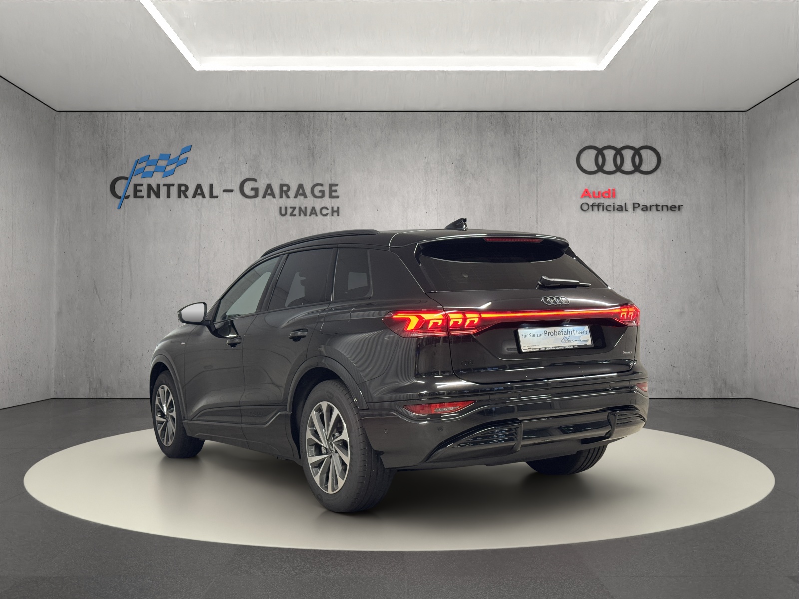 AUDI Q6 e-tron quattro-showroom-element-2