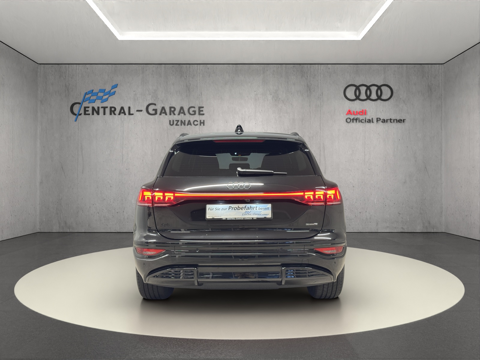 AUDI Q6 e-tron quattro-showroom-element-3