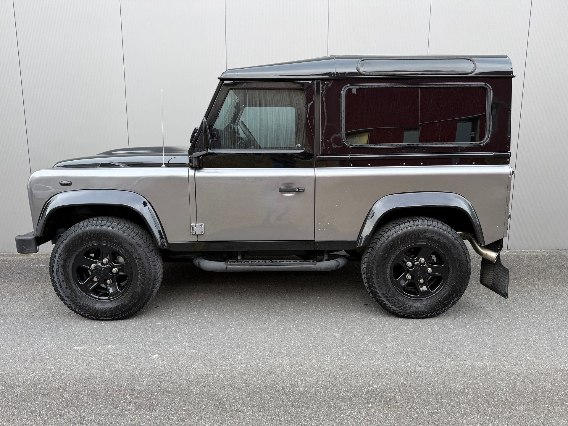 LAND ROVER Defender 90 TD4-showroom-element-1