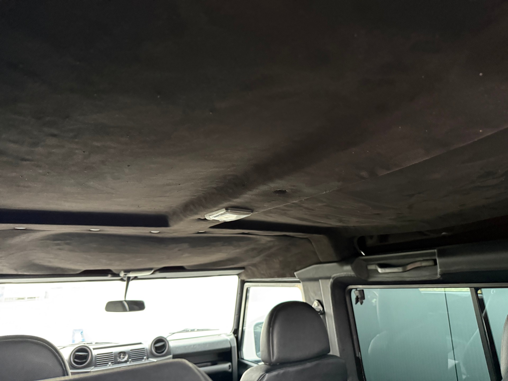 LAND ROVER Defender 90 TD4-image-10