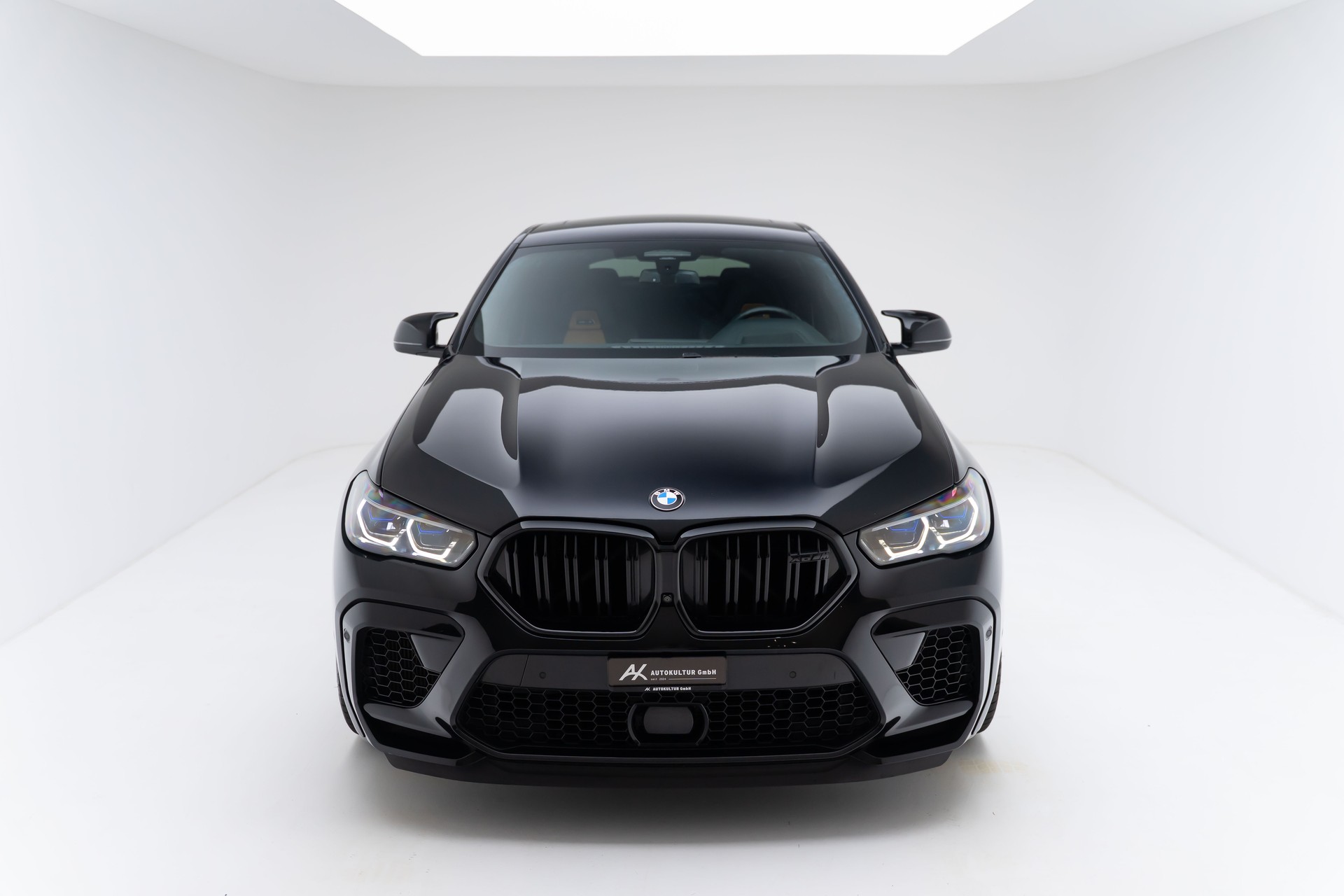BMW X6M Steptronic M Competition-showroom-element-1
