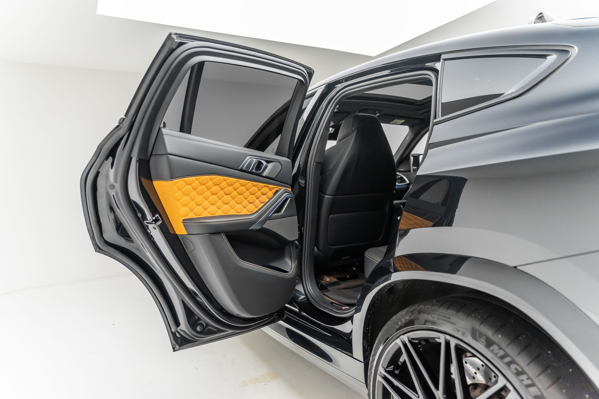 BMW X6M Steptronic M Competition-image-26