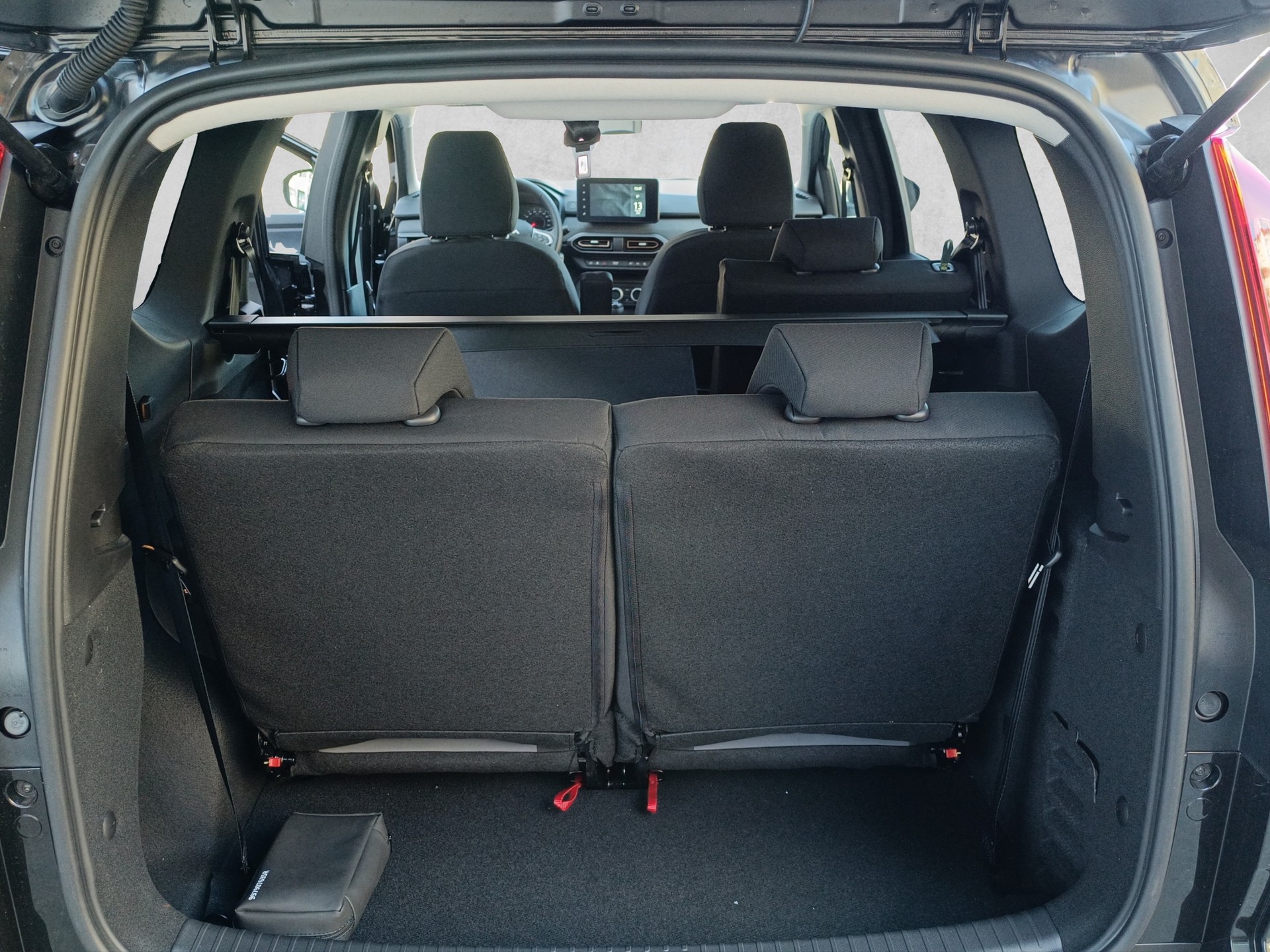 DACIA Jogger TCe 110 Extreme-image-17