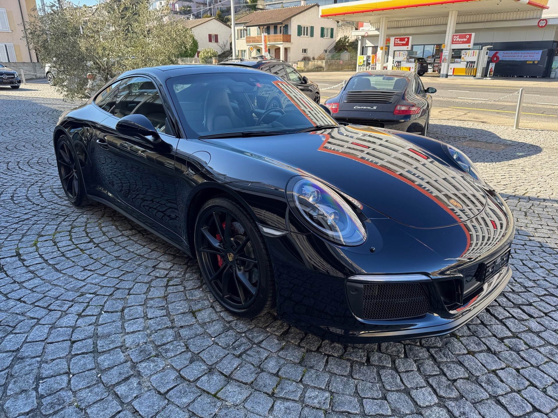 PORSCHE 911 Carrera GTS-image-4