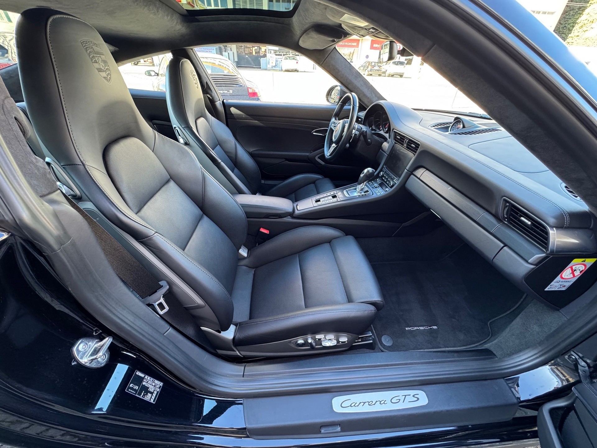 PORSCHE 911 Carrera GTS-image-6