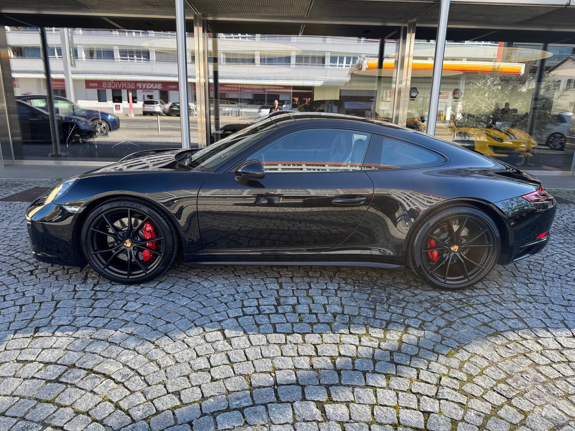 PORSCHE 911 Carrera GTS-image-1