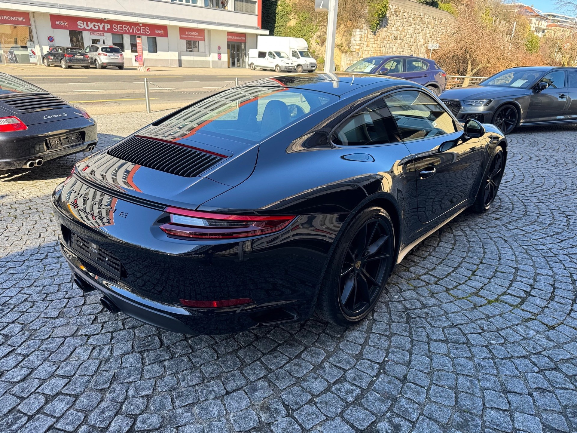 PORSCHE 911 Carrera GTS-image-3