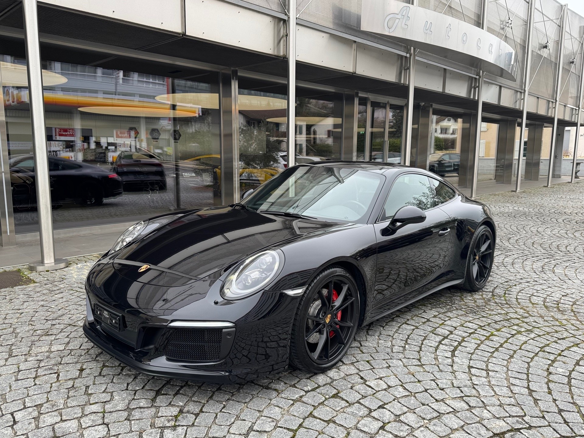 PORSCHE 911 Carrera GTS