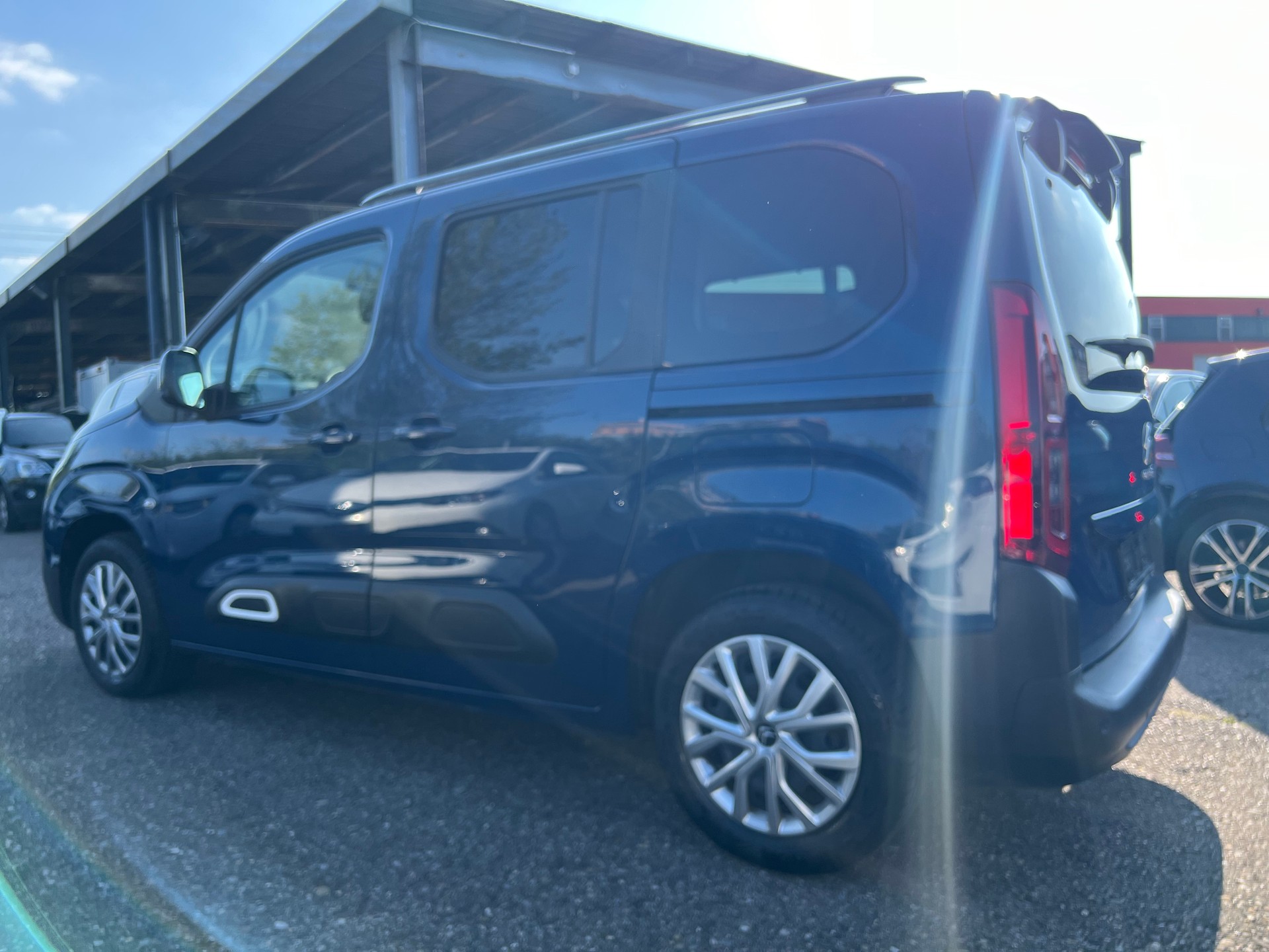 CITROEN Berlingo 1.2i PureTech Feel EAT8-image-7