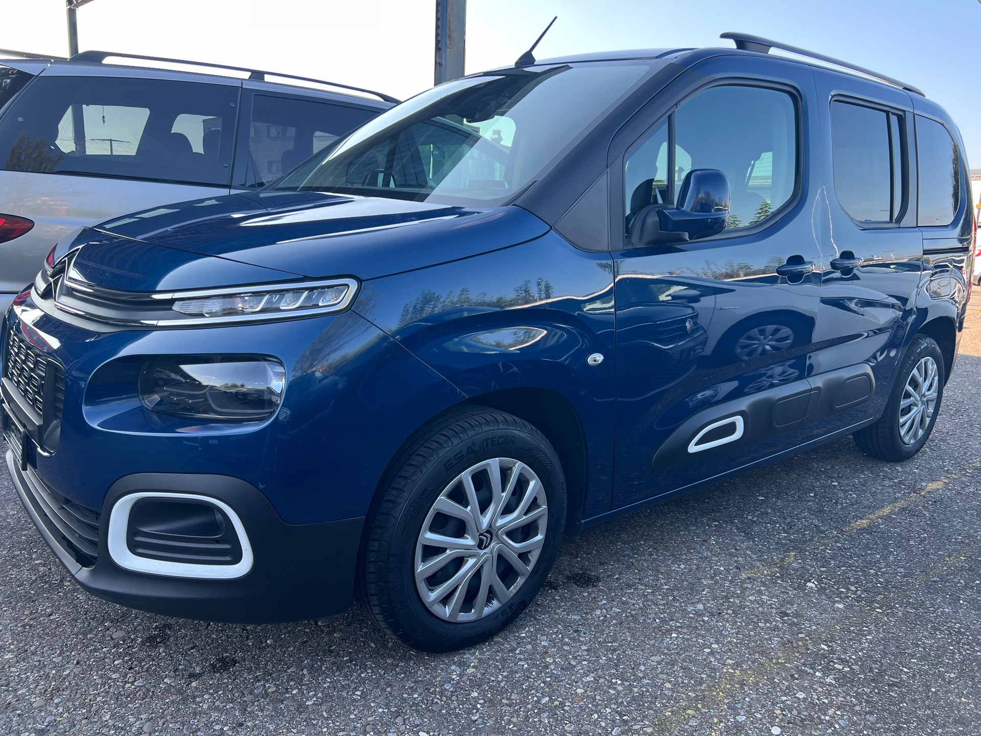 CITROEN Berlingo 1.2i PureTech Feel EAT8-image-13