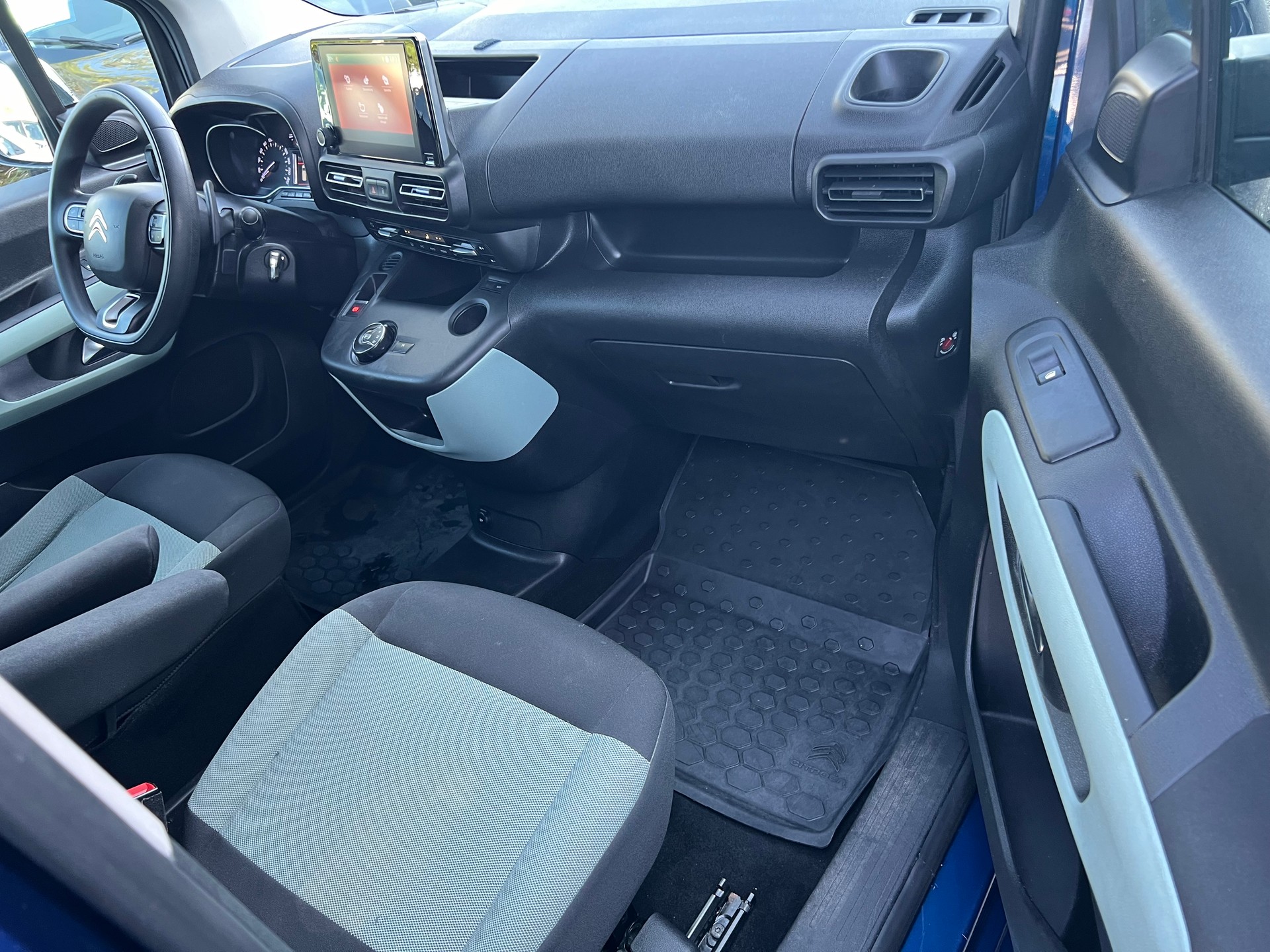 CITROEN Berlingo 1.2i PureTech Feel EAT8-image-10