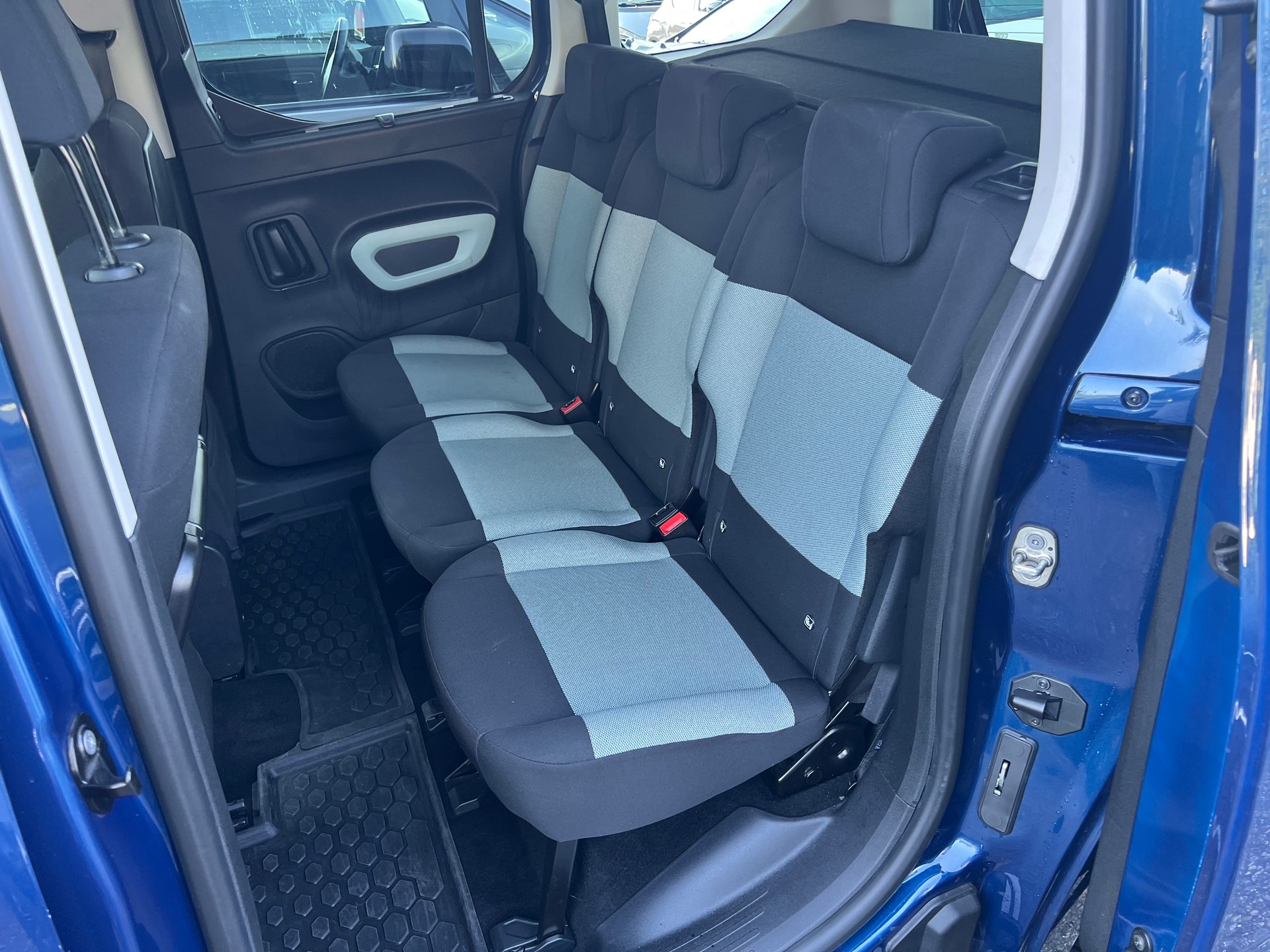 CITROEN Berlingo 1.2i PureTech Feel EAT8-image-15