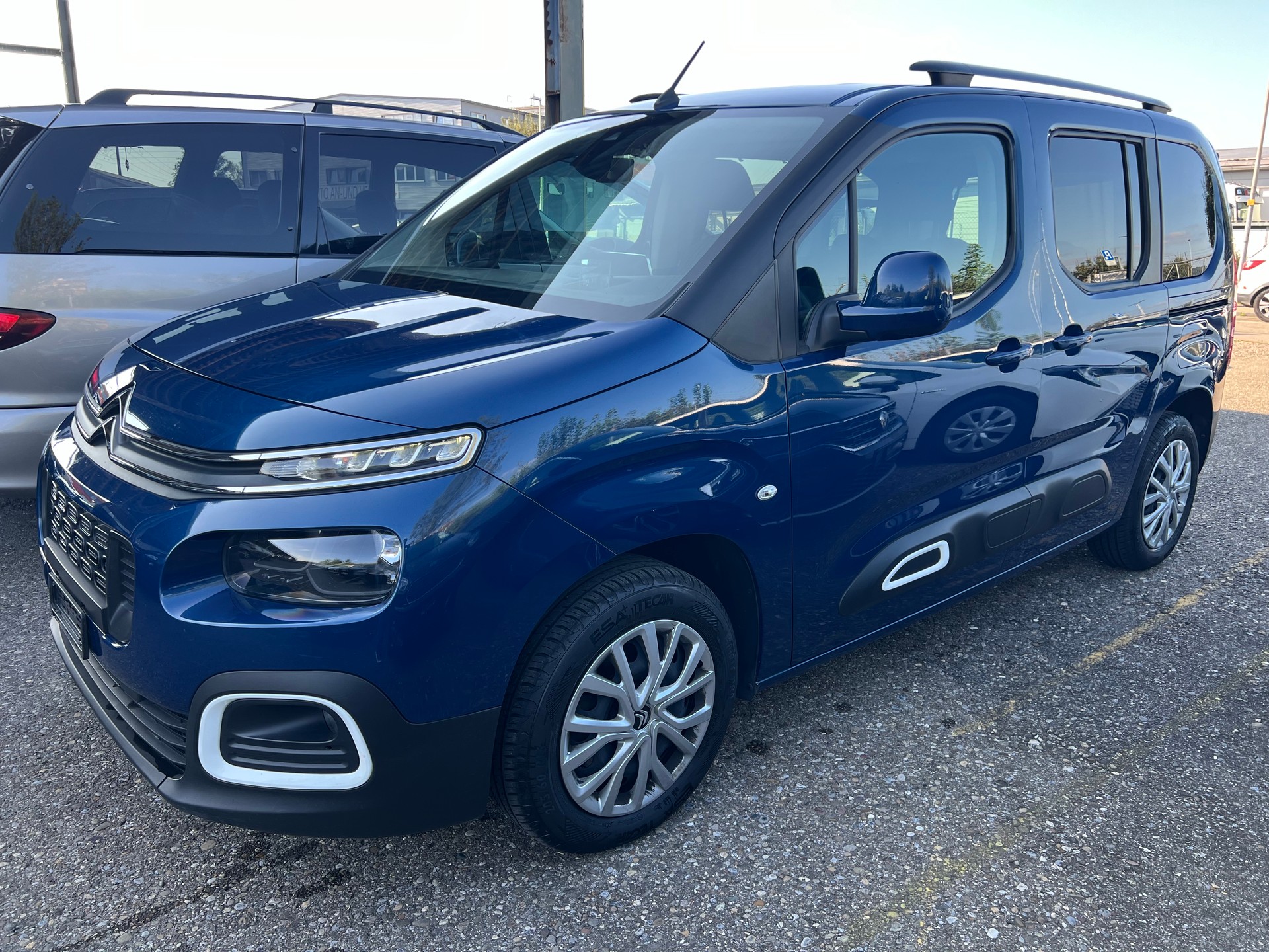 CITROEN Berlingo 1.2i PureTech Feel EAT8-image-2