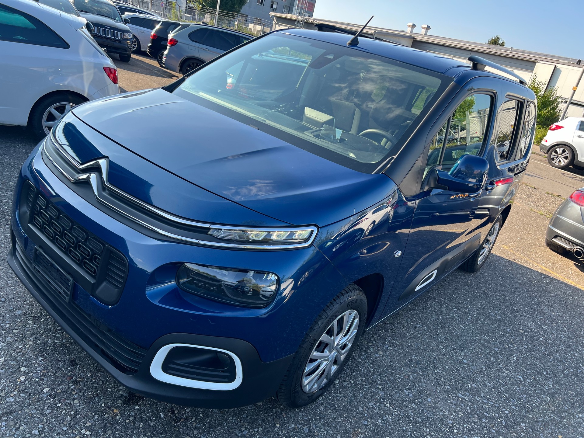 CITROEN Berlingo 1.2i PureTech Feel EAT8-image-9